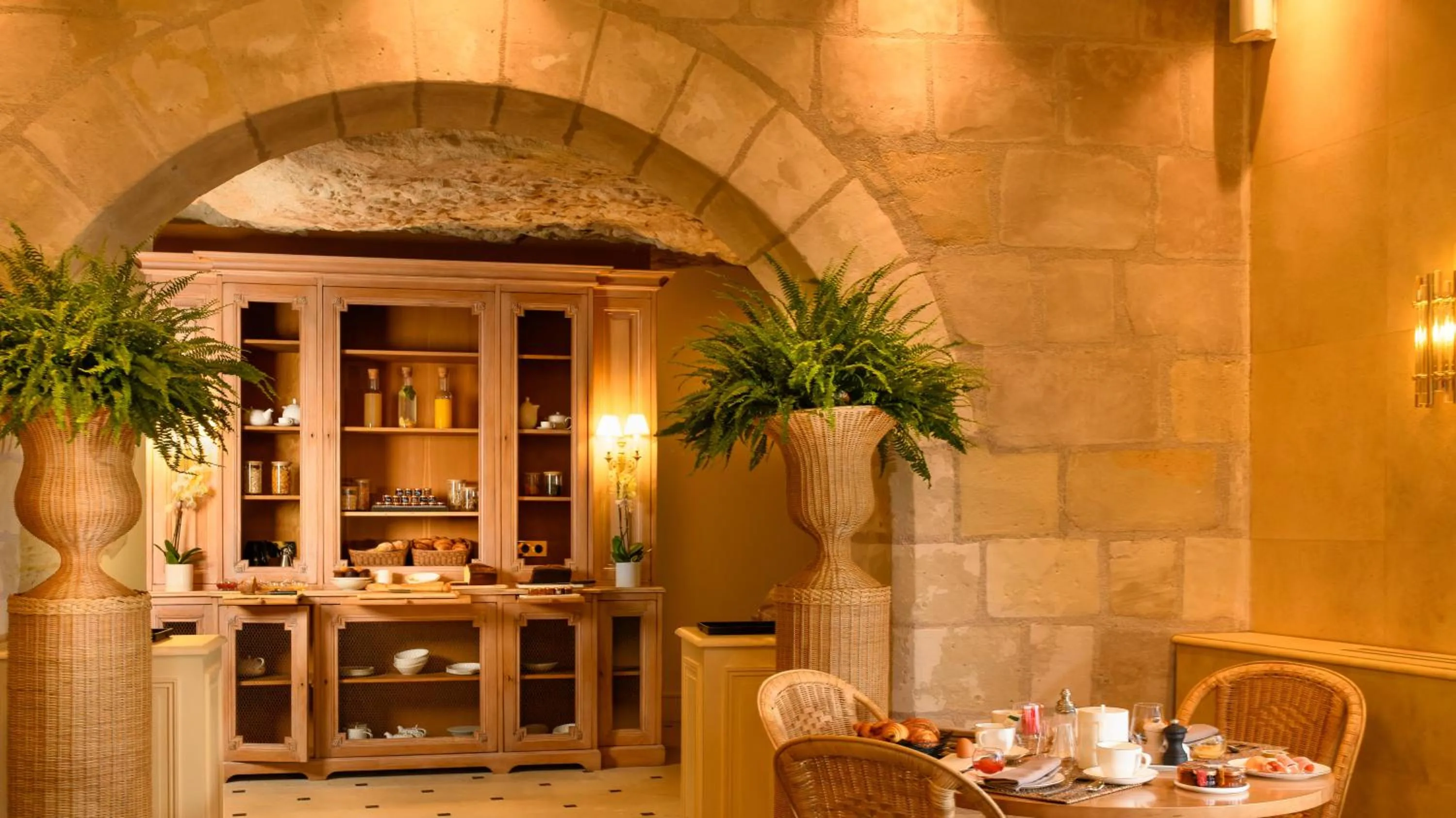 Buffet breakfast in Hotel Les Hautes Roches