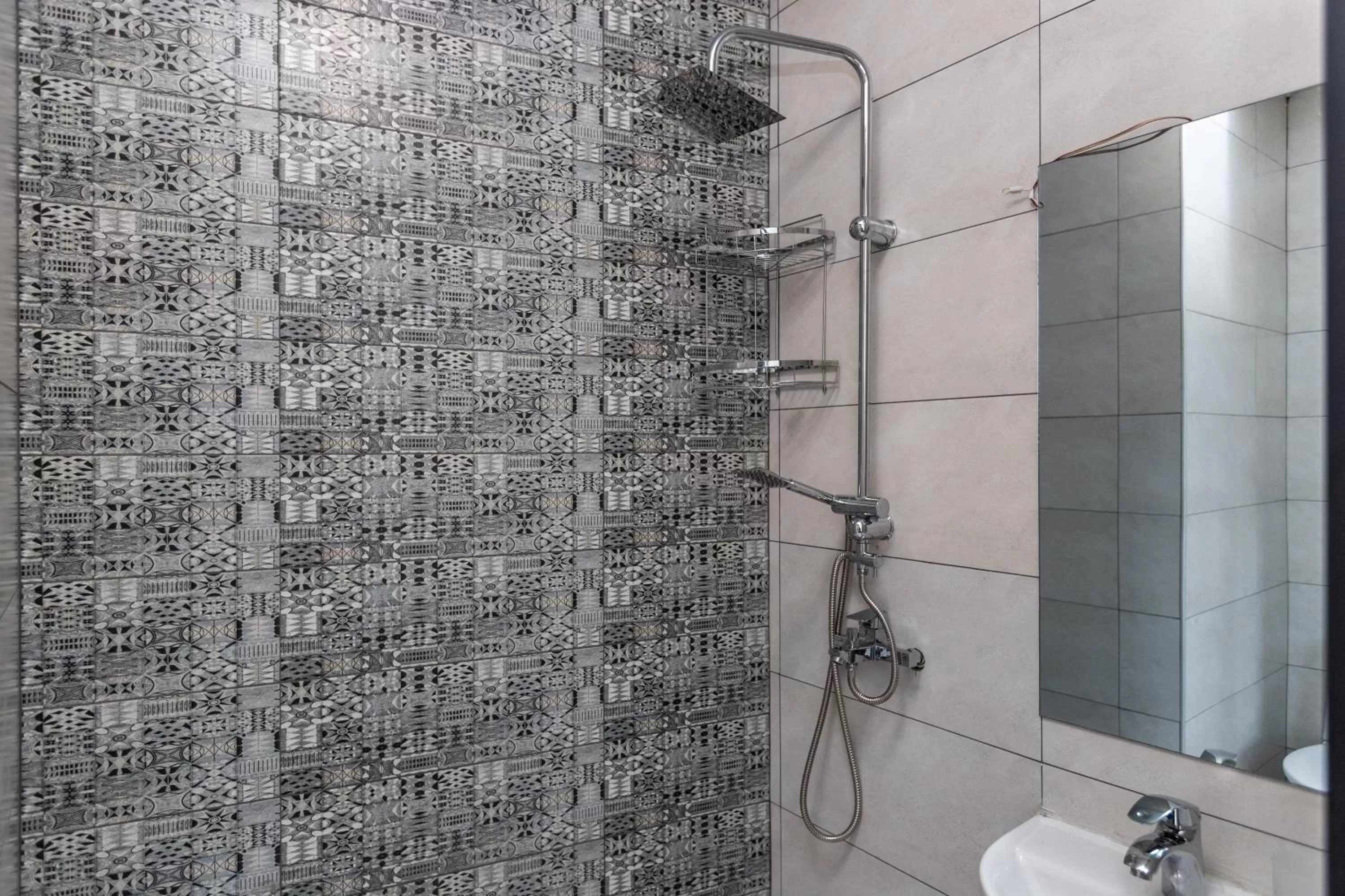 Shower, Bathroom in Grape House