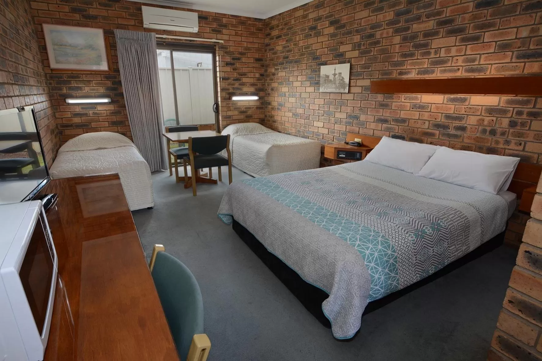 Bedroom, Bed in Sandhurst Motor Inn Bendigo