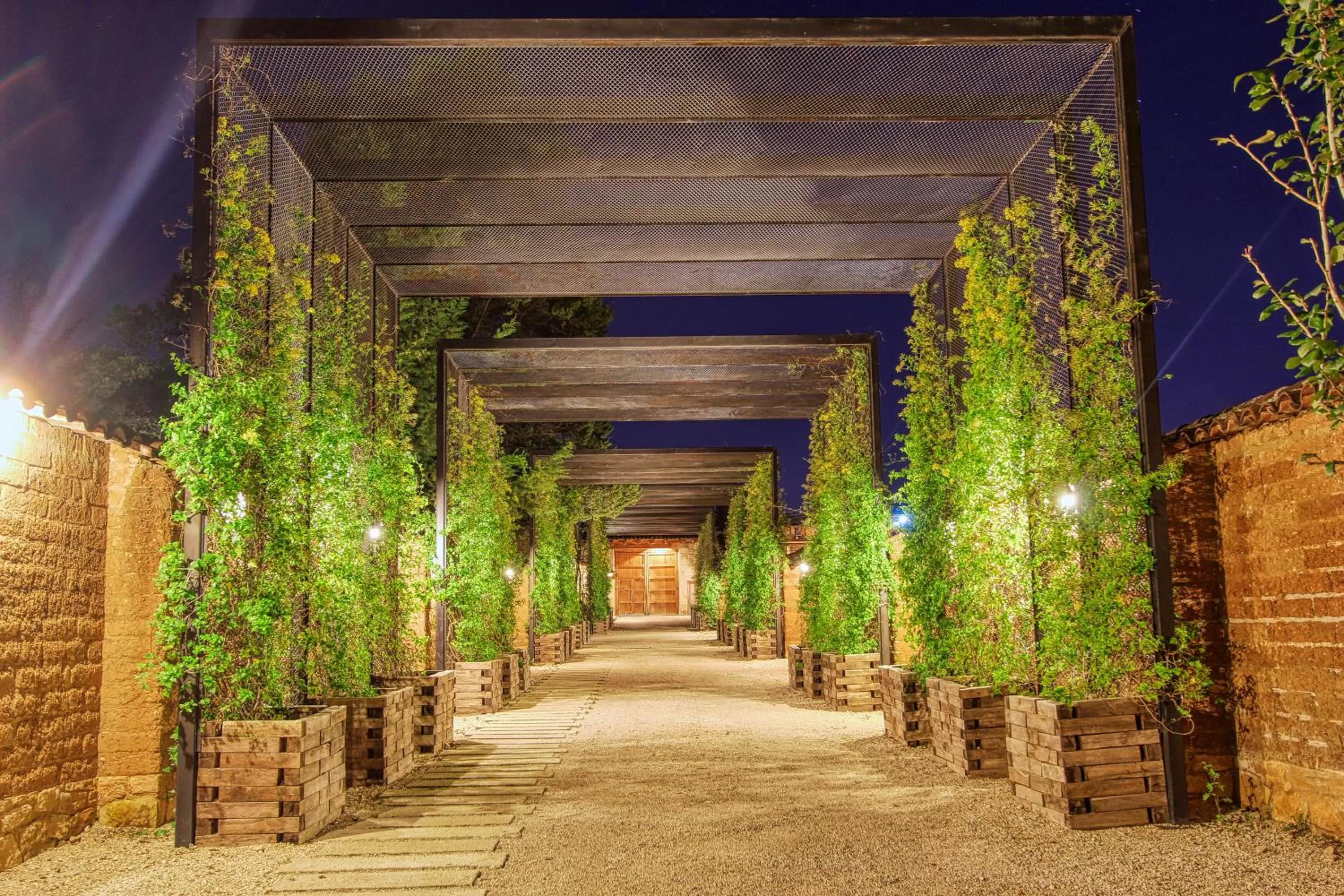 Facade/entrance in Uvence Arte + Hotel