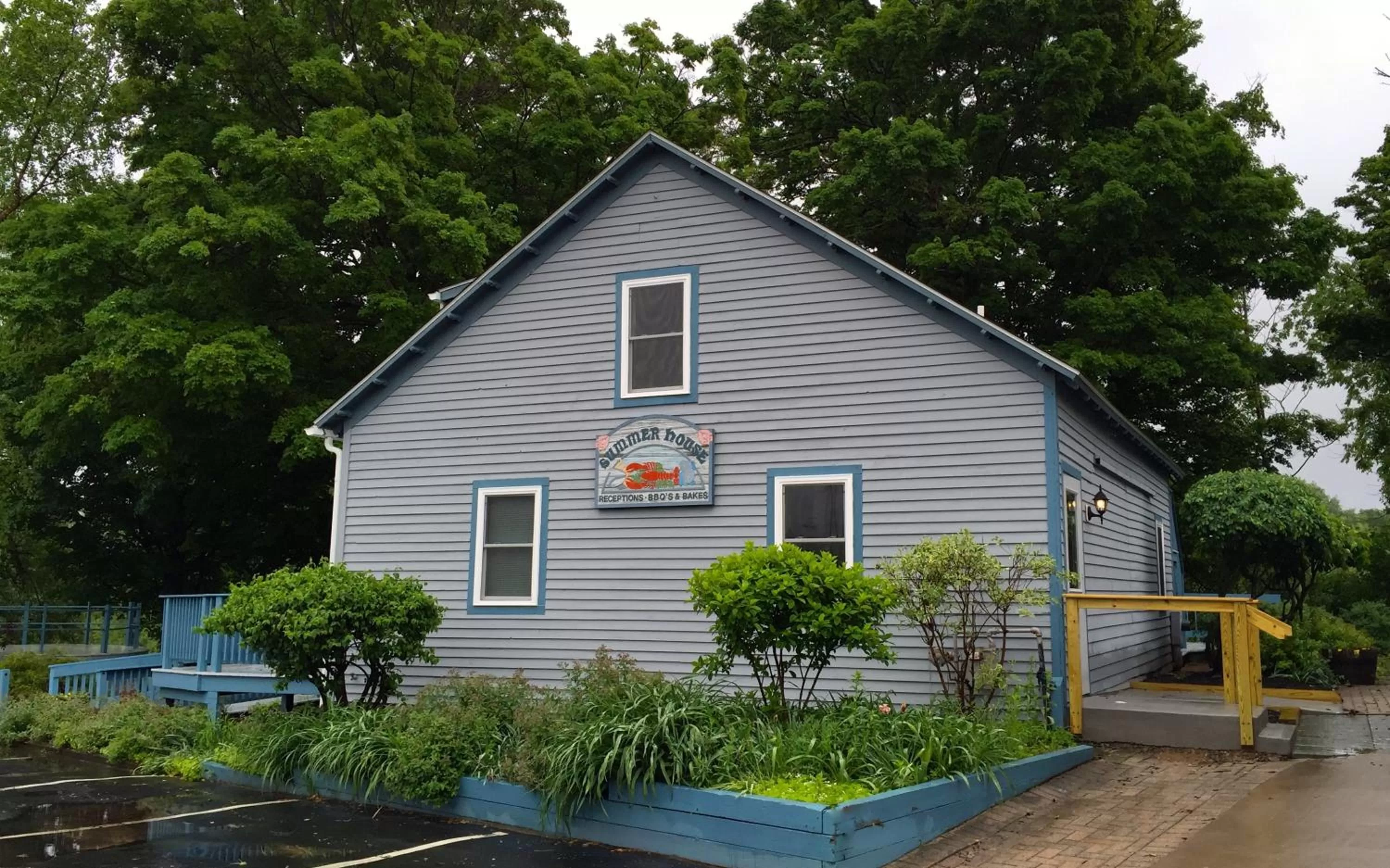 Facade/entrance in The Eis House