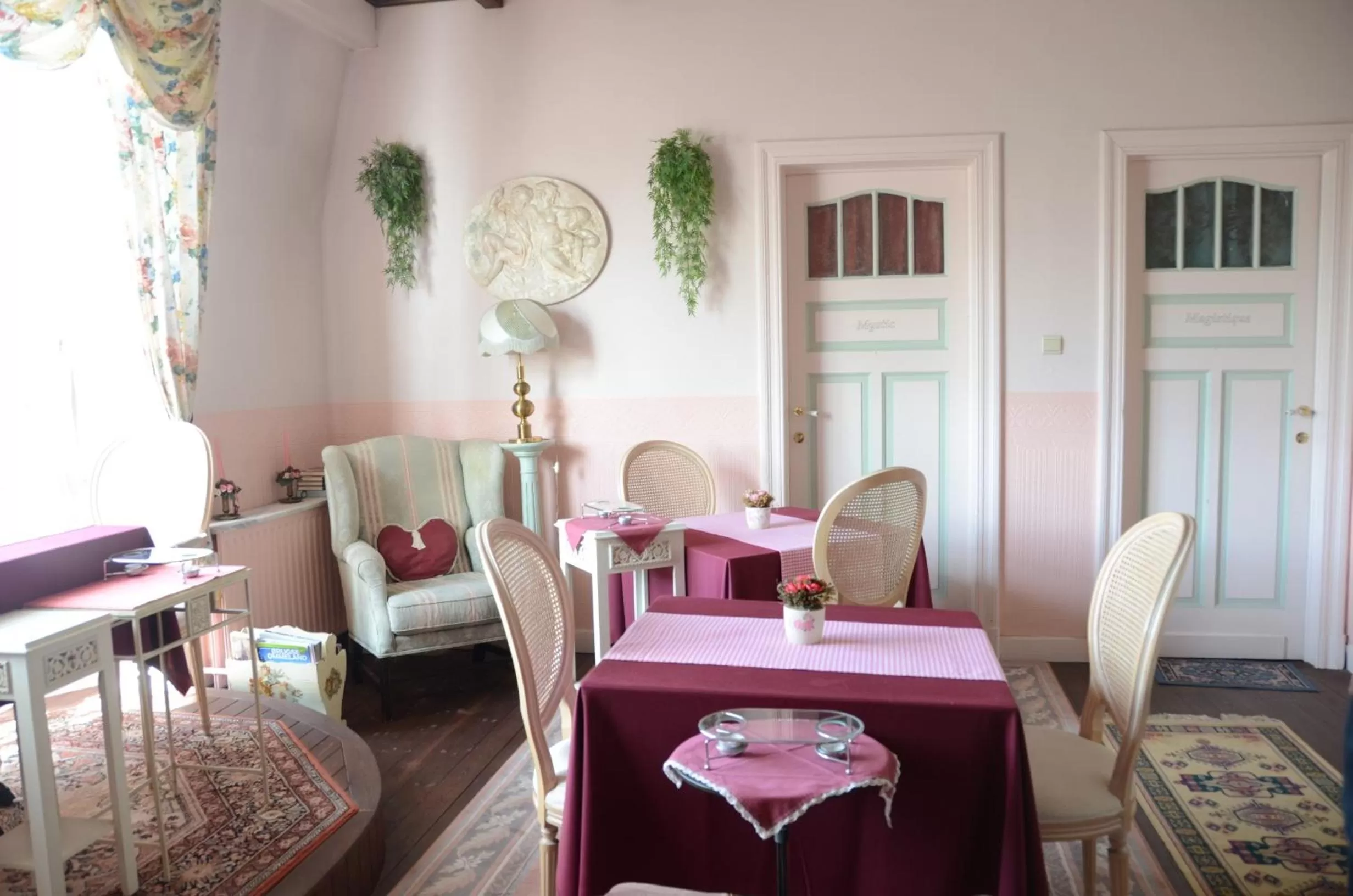 Restaurant/places to eat in B&B De Vijf Zuilen