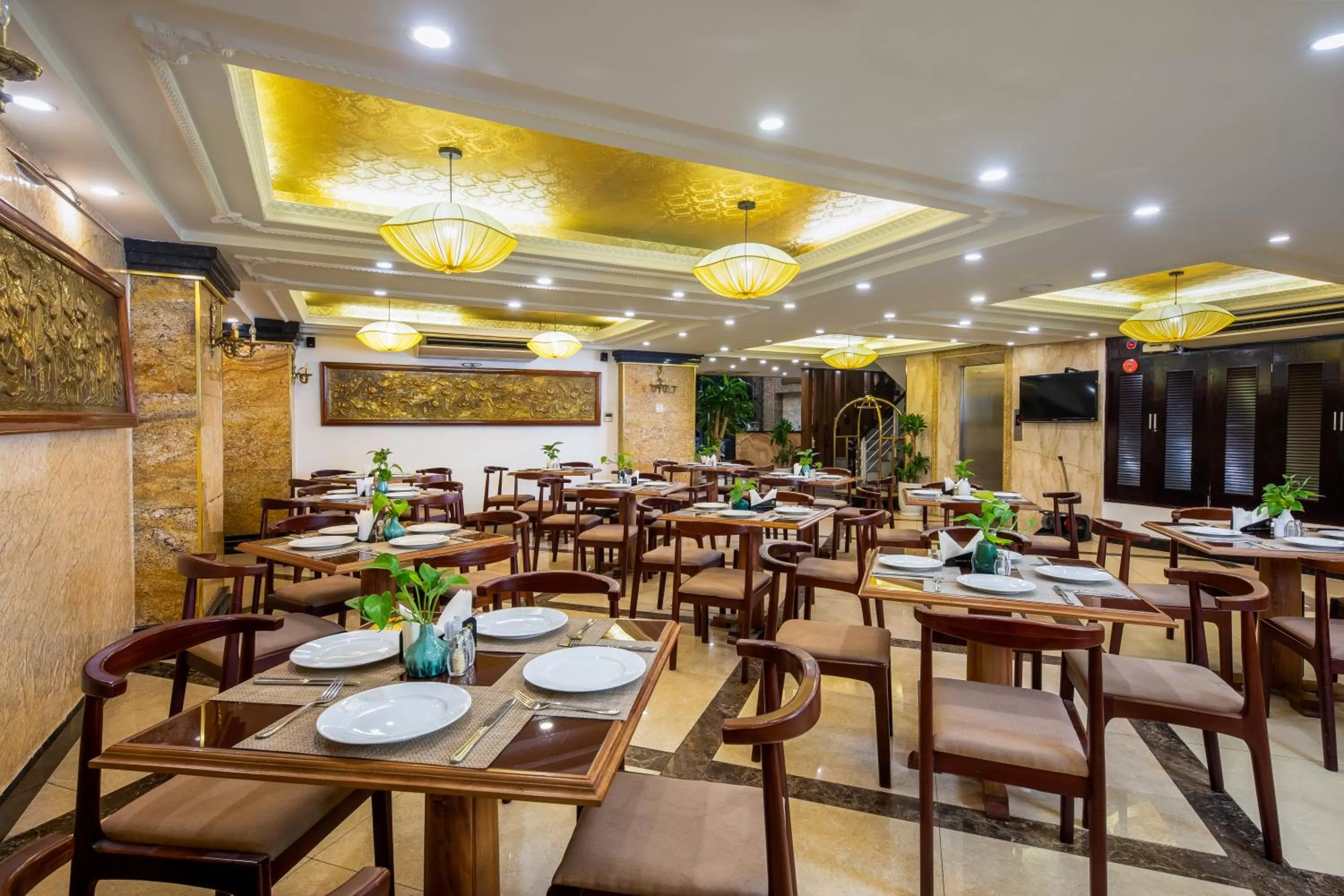 Restaurant/places to eat in Babylon Grand Hotel & Spa
