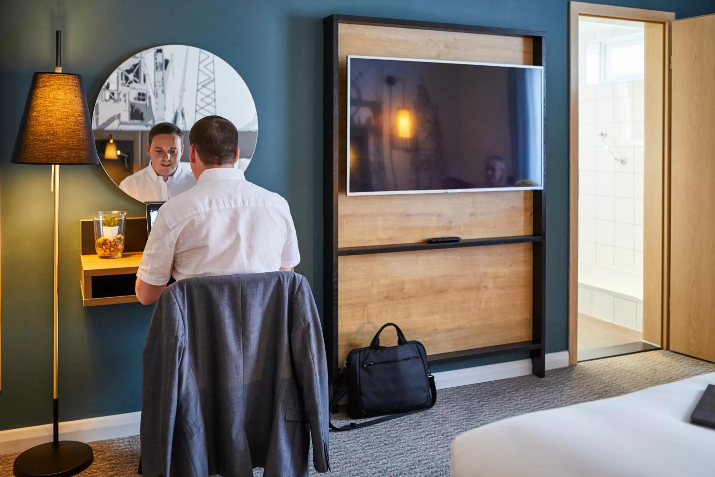 TV and multimedia, Bed in Mercure Cardiff North Hotel