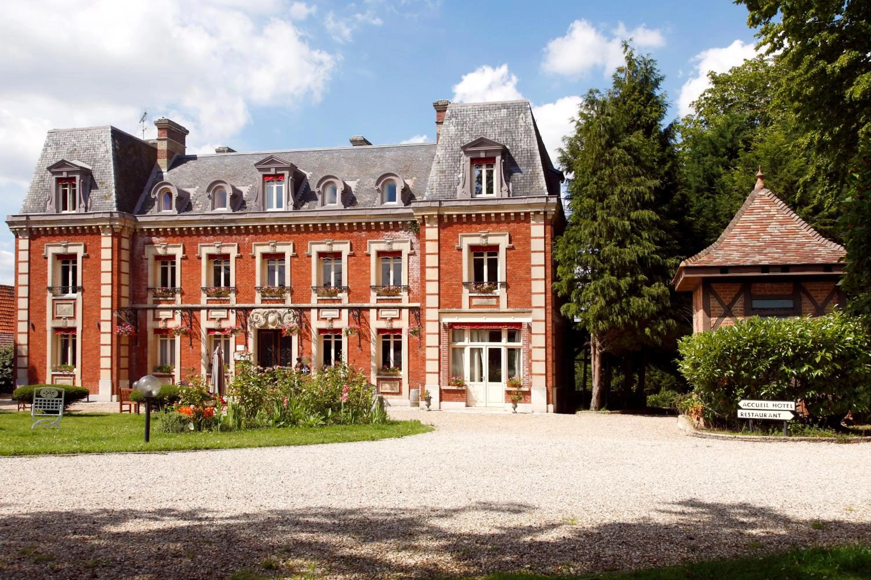 Property building in Château Corneille