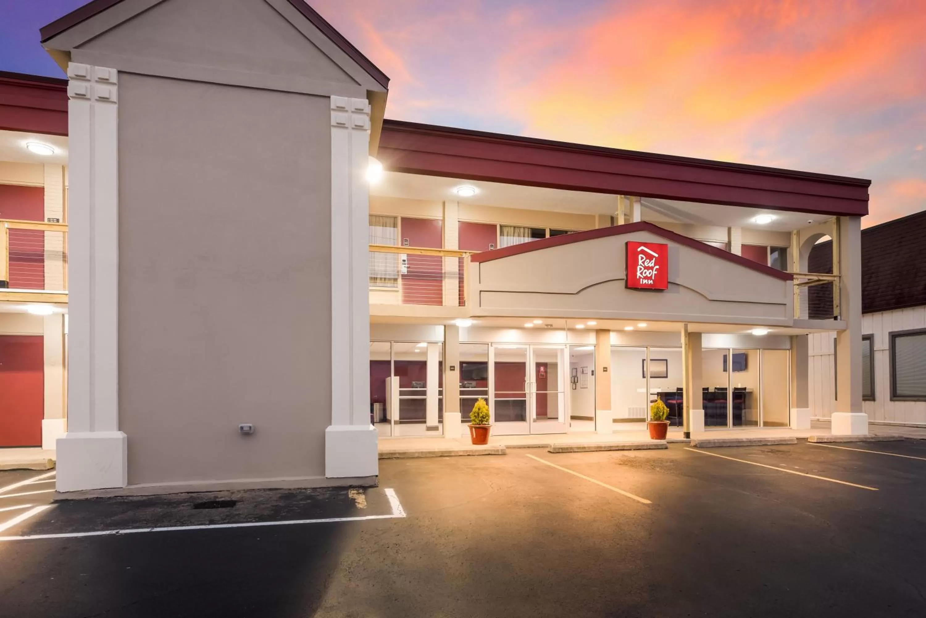 Property building in Red Roof Inn Dayton - Moraine/U of Dayton