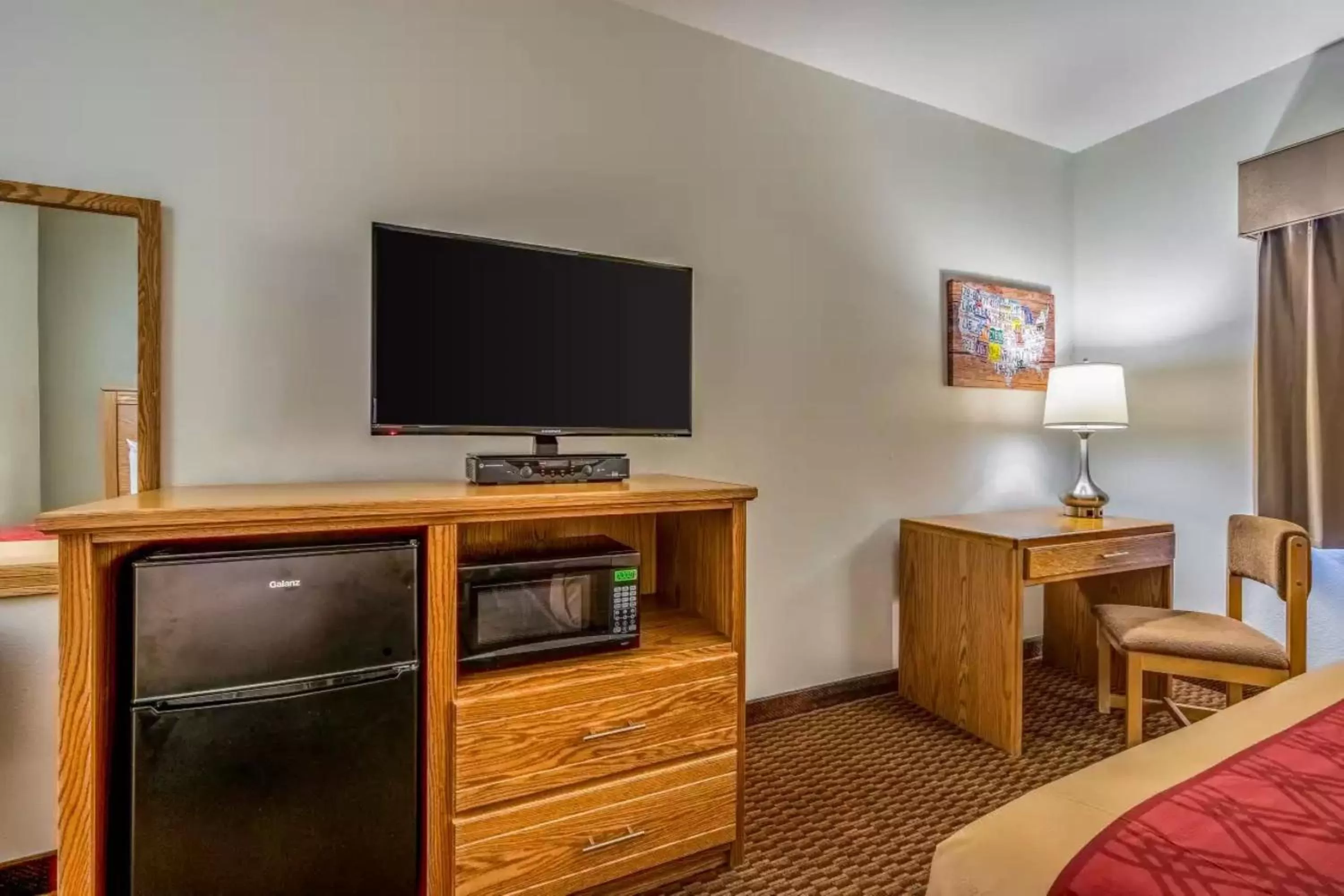 TV and multimedia in Wingate by Wyndham New Castle - Glenwood Springs