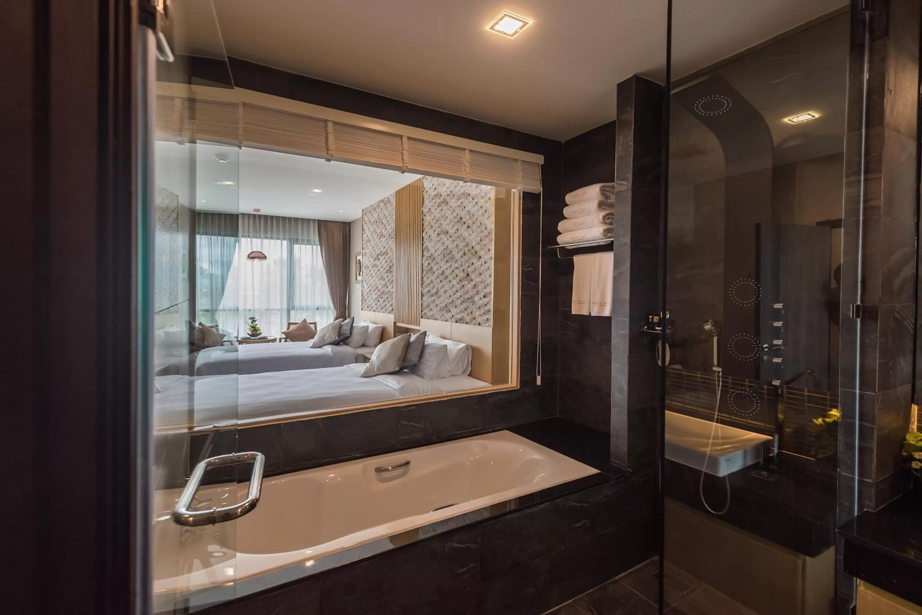 Bathroom, Bed in North Hill City Resort