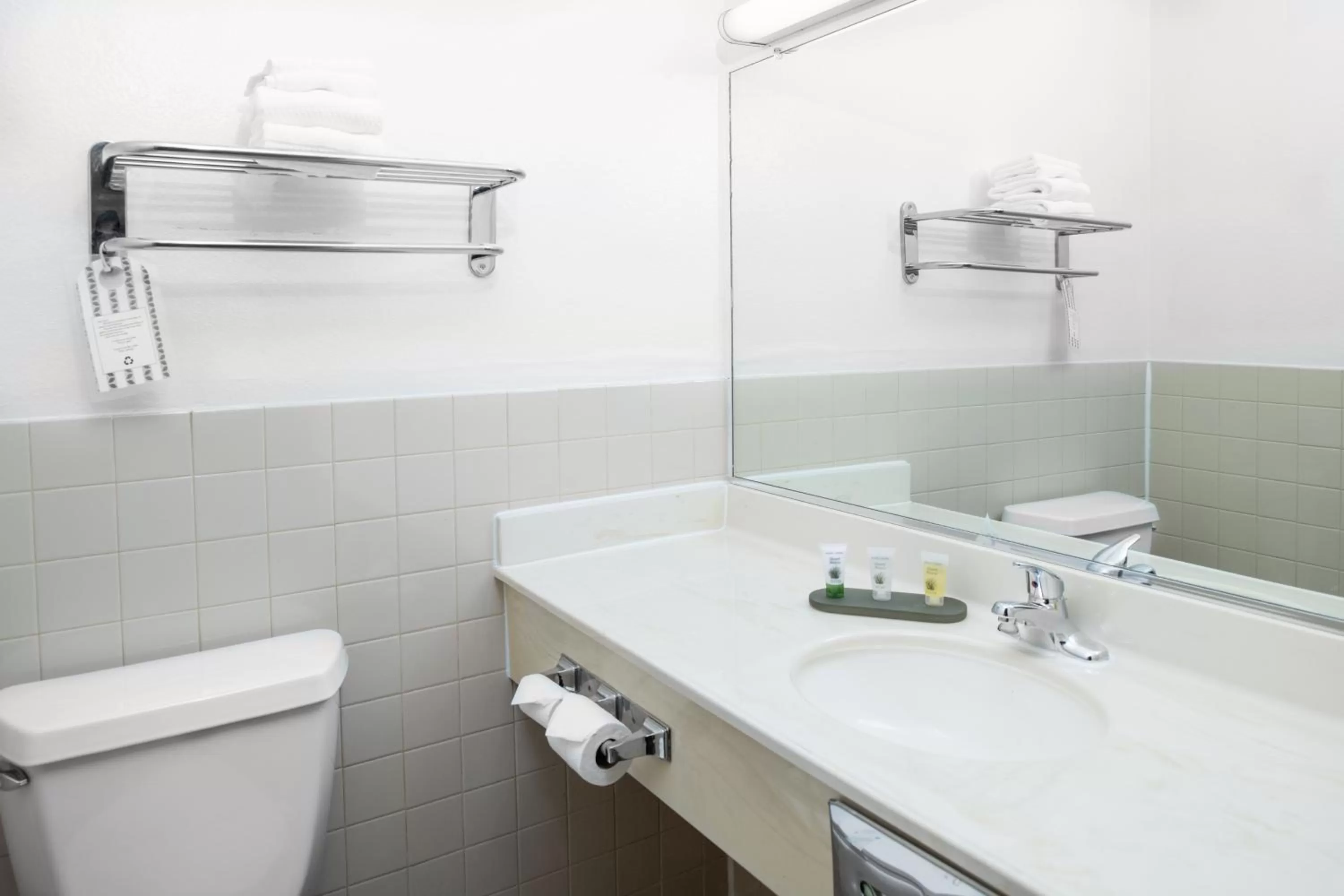 Bathroom in Glendale Hotel