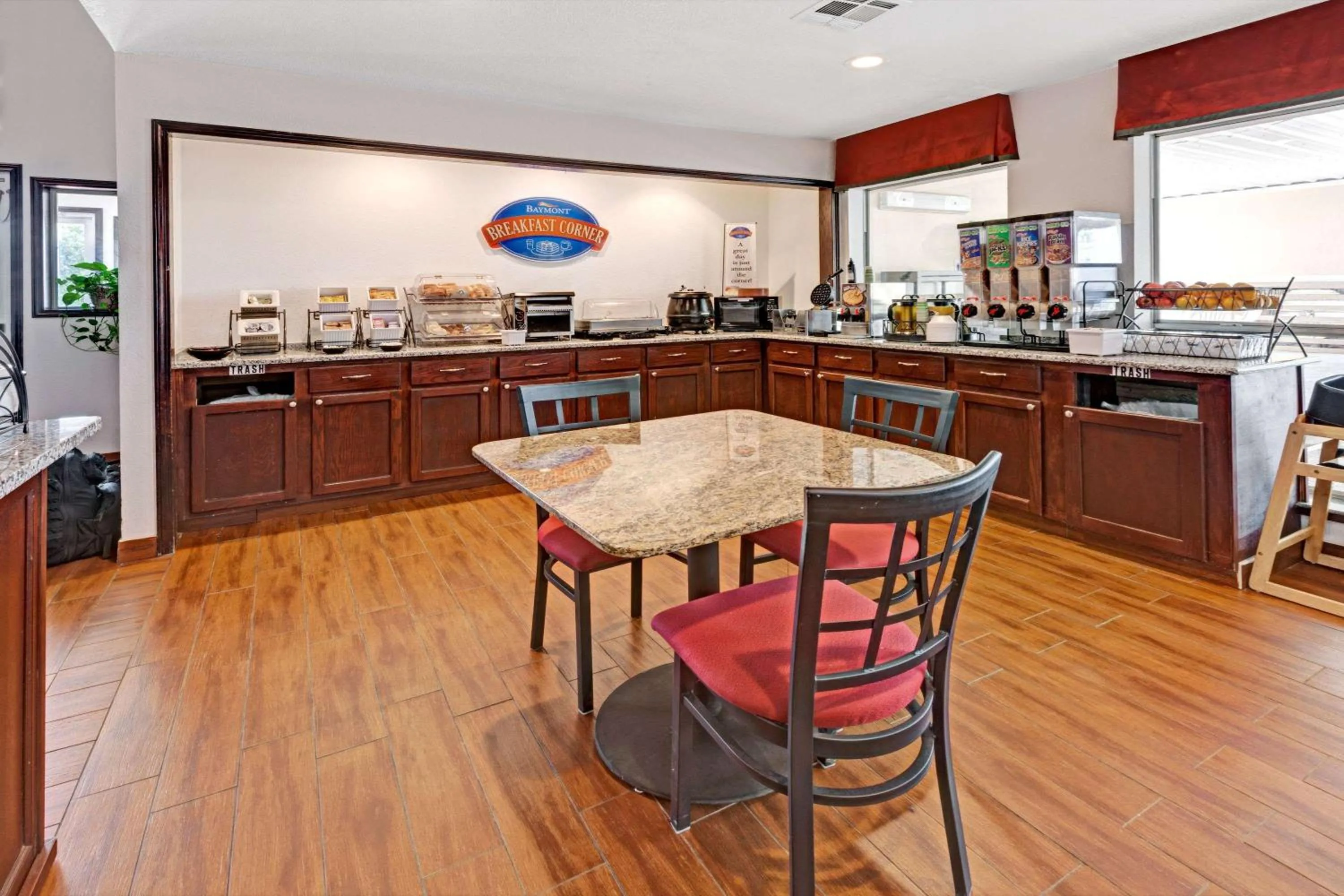 Restaurant/places to eat in Quality Inn