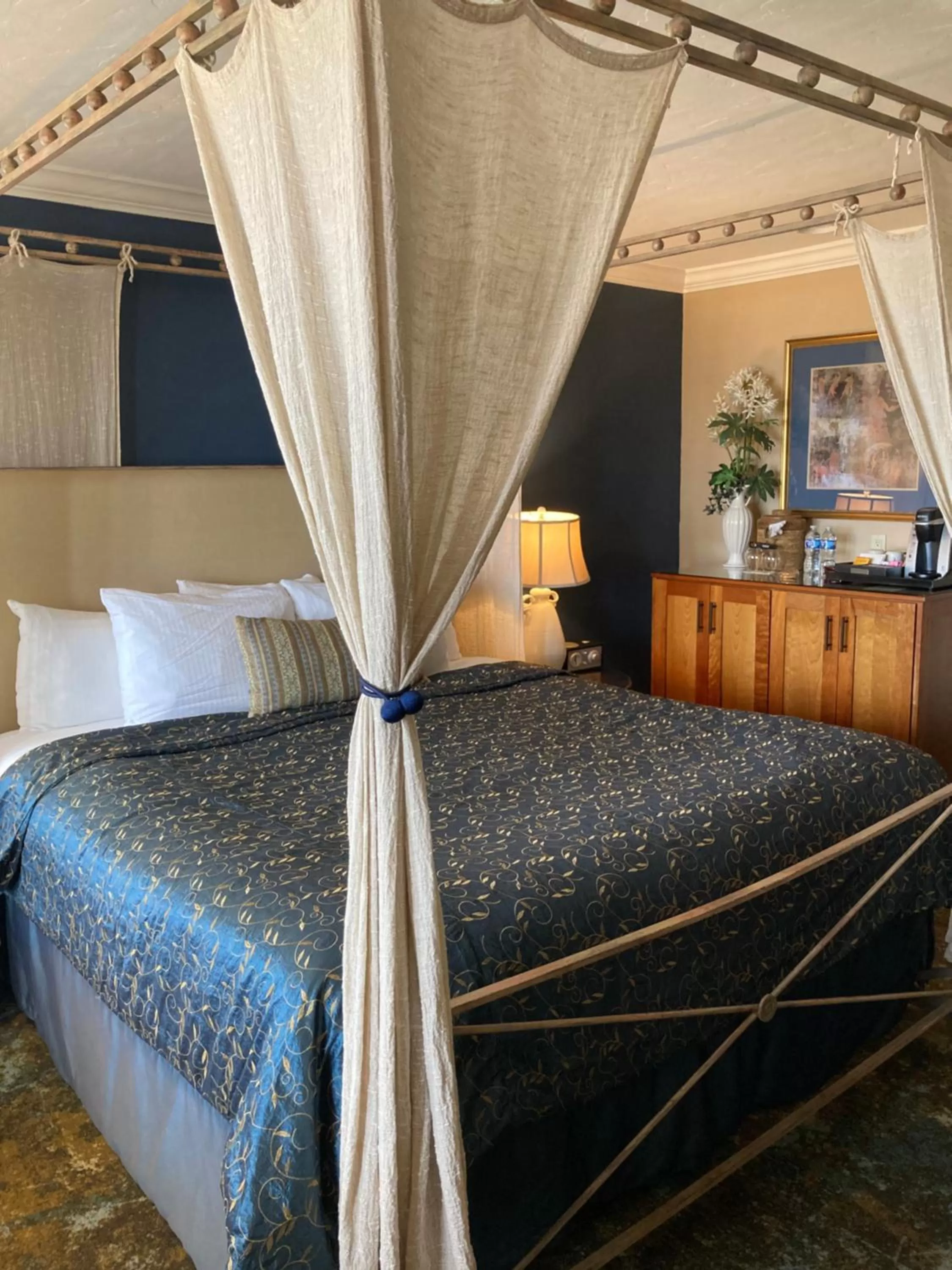 Bed in Blue Dolphin Inn