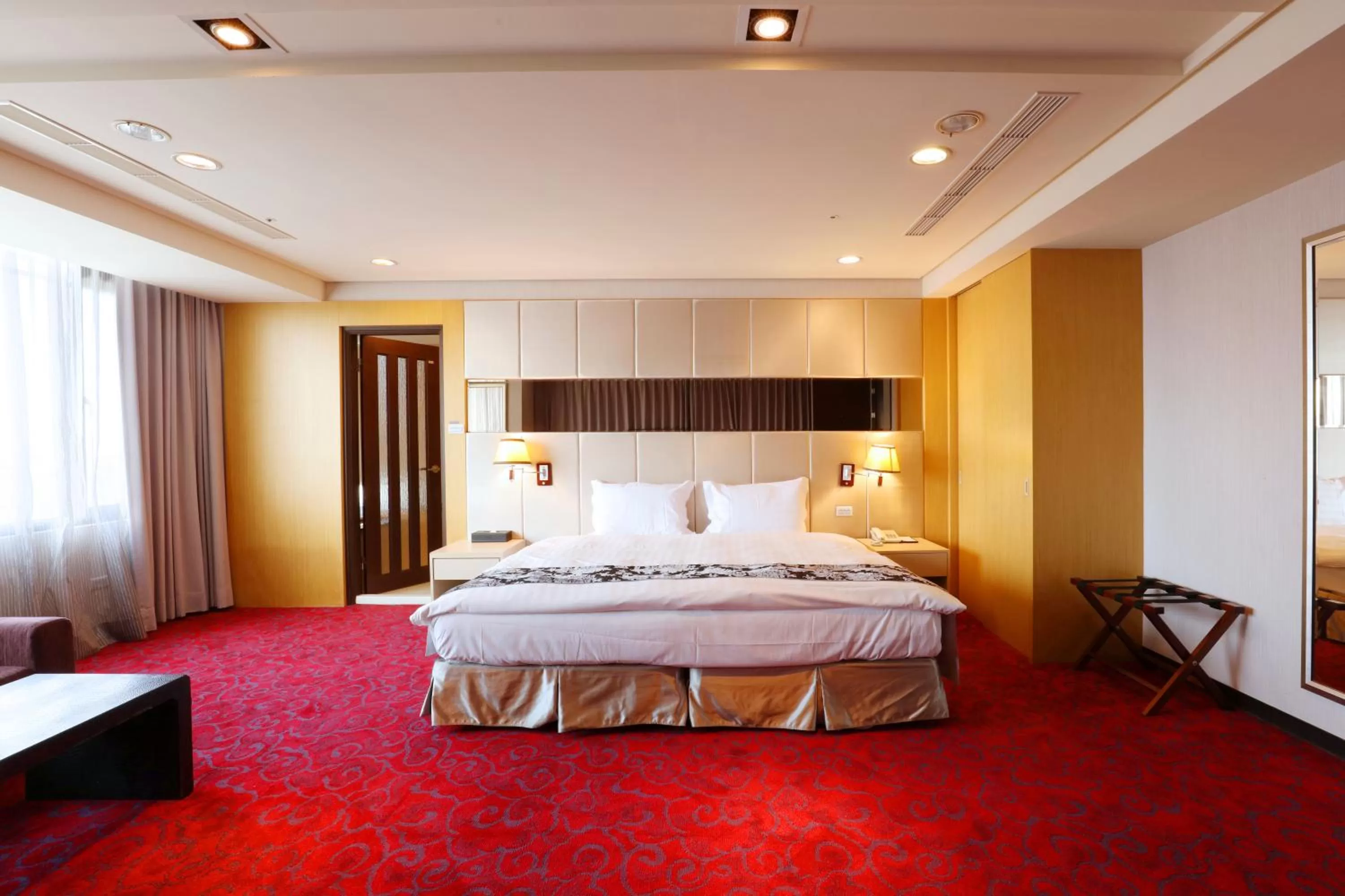 Photo of the whole room, Bed in Golden Tulip Zhong Xin Hotel Taichung