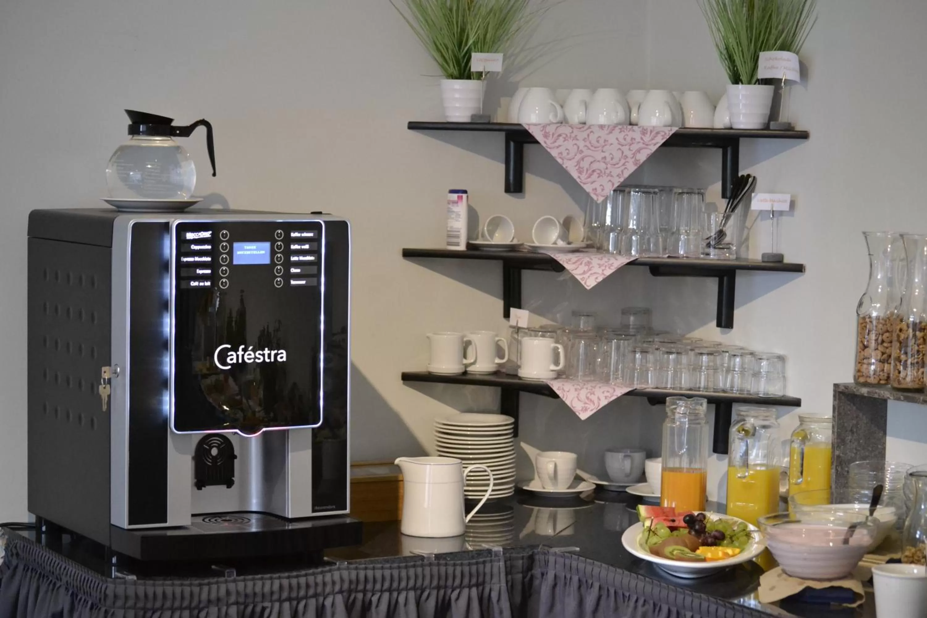 Buffet breakfast, Drinks in Hotel-Café-Galerie