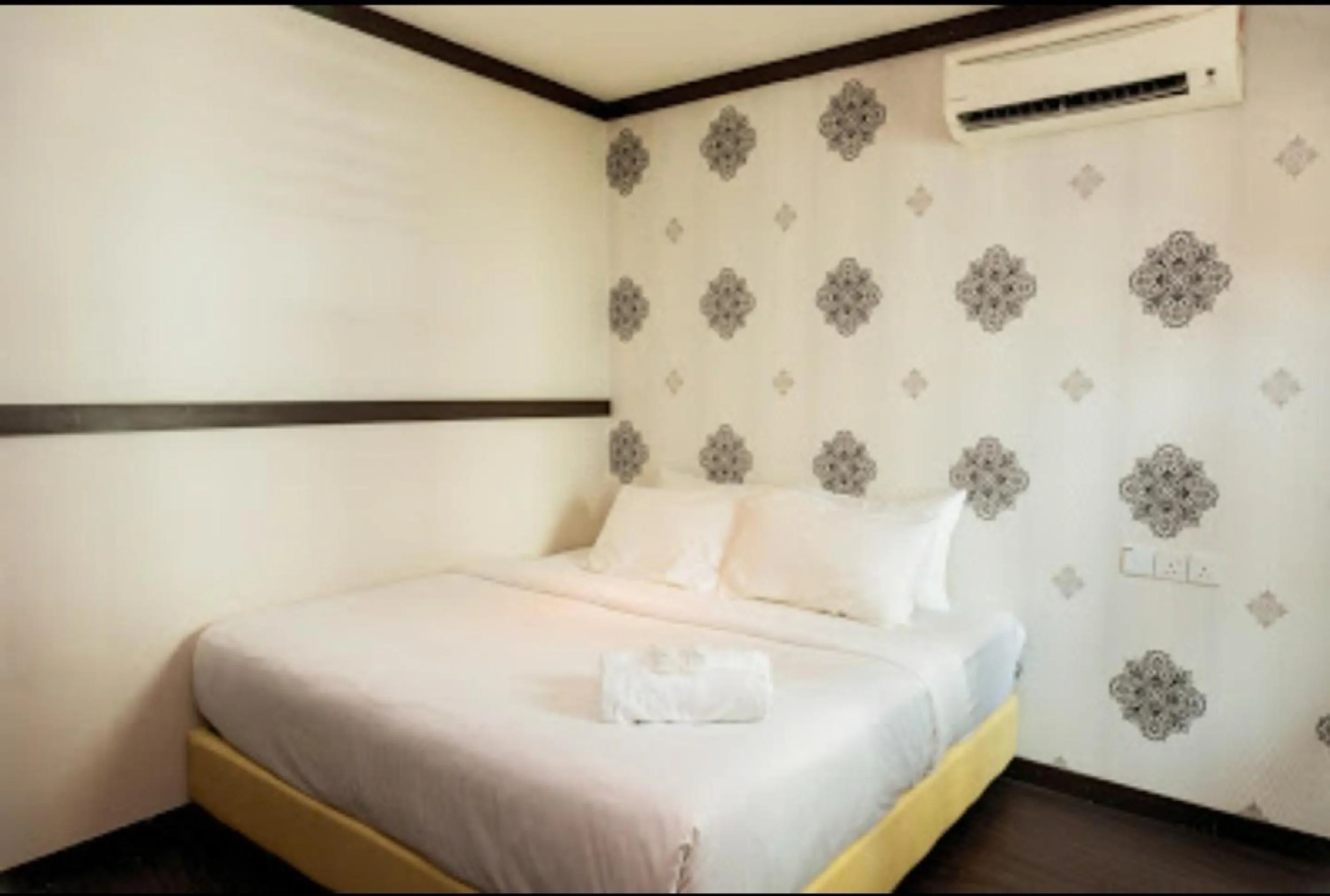 Deluxe King Room in Vivids Hotel