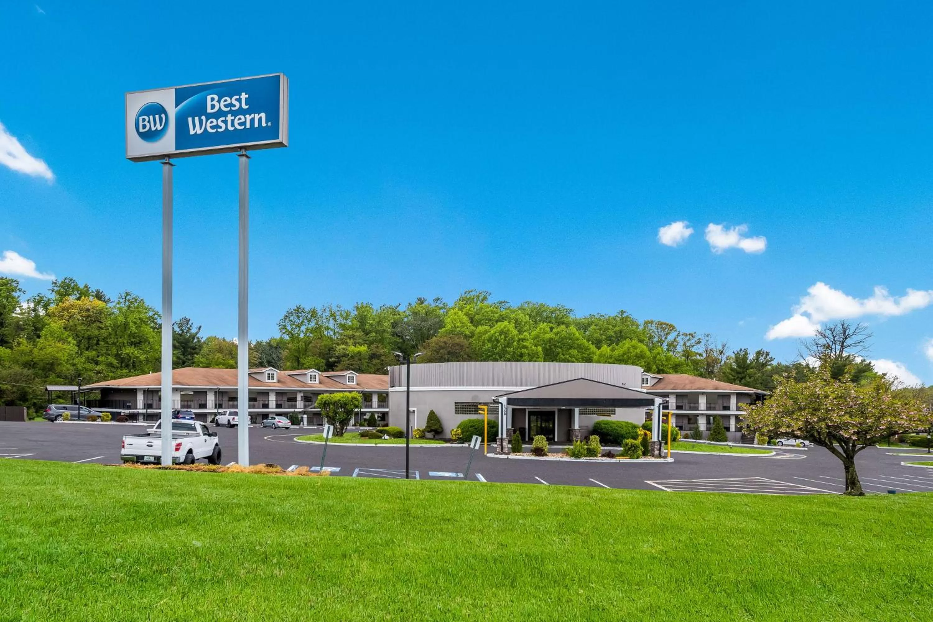 Property building in Best Western Bordentown Inn
