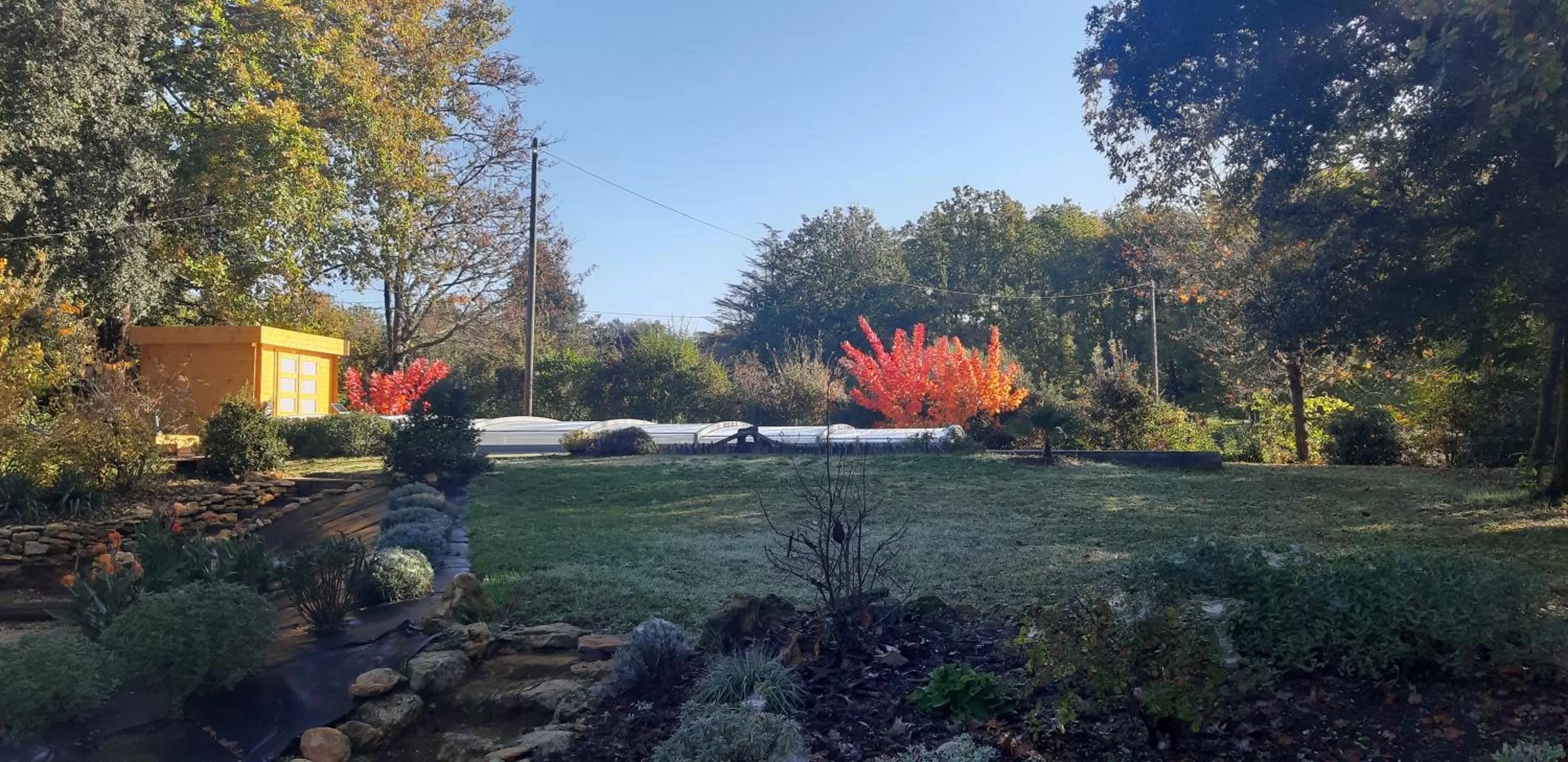 Property building, Garden in Aux Couleurs d'Esteil