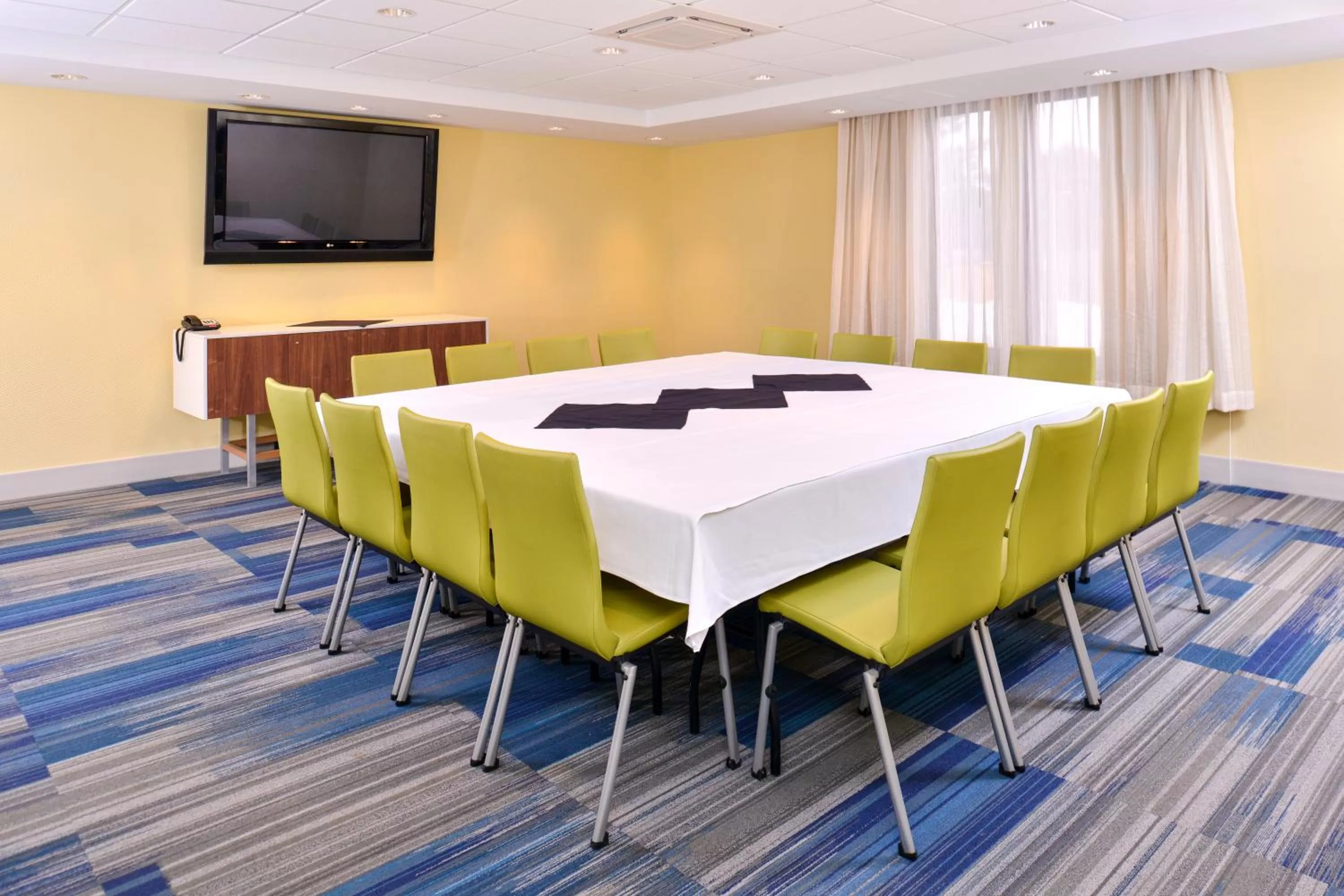 Meeting/conference room in Holiday Inn Express Rochester - University Area by IHG