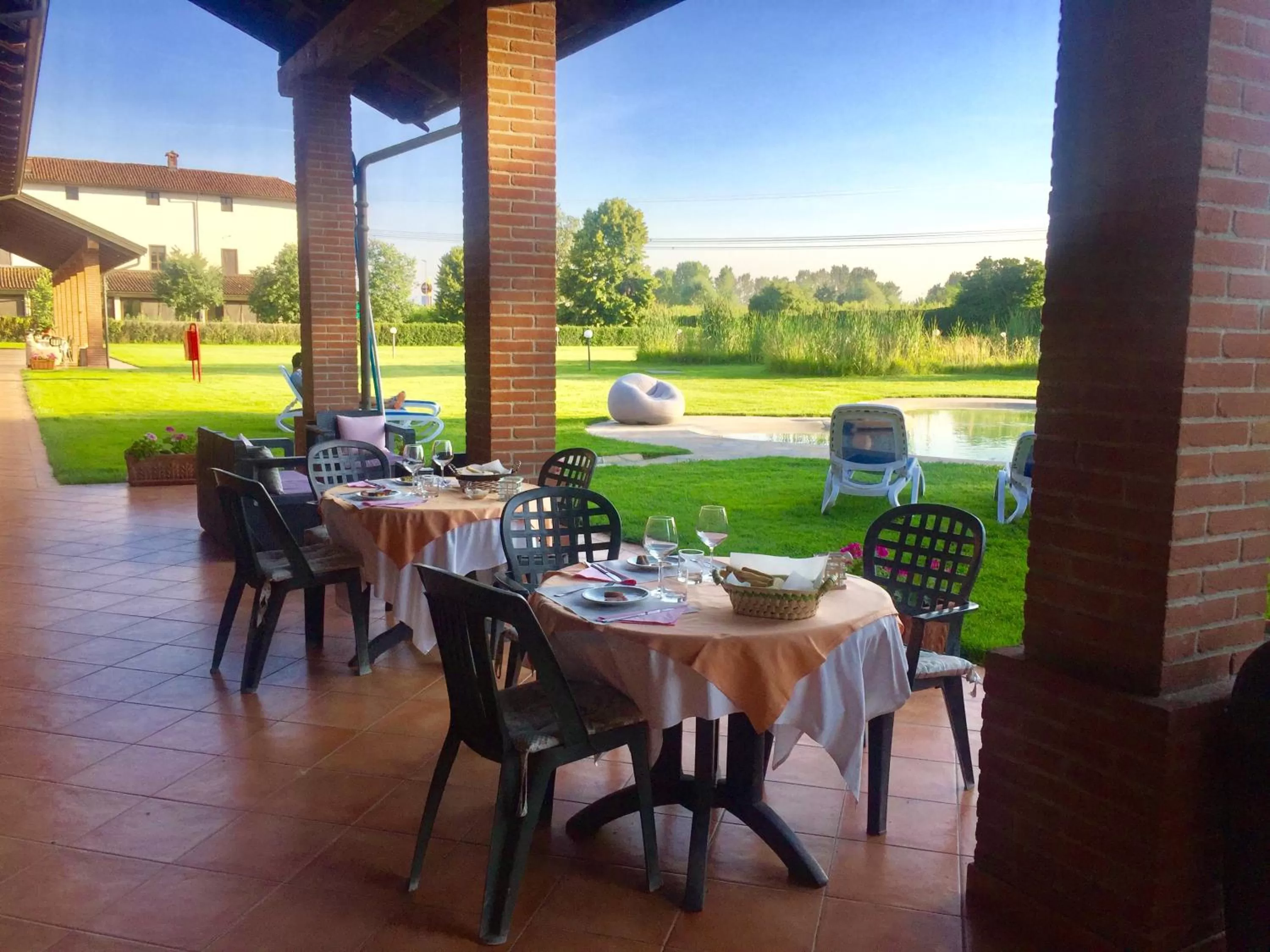 Patio in Albergo Cosmera