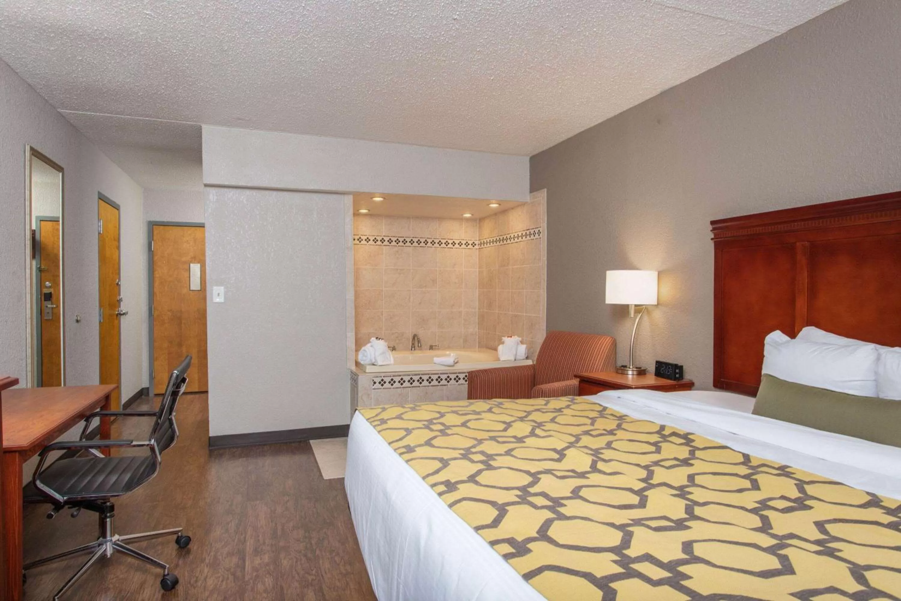 Photo of the whole room in Baymont by Wyndham Greenville OH