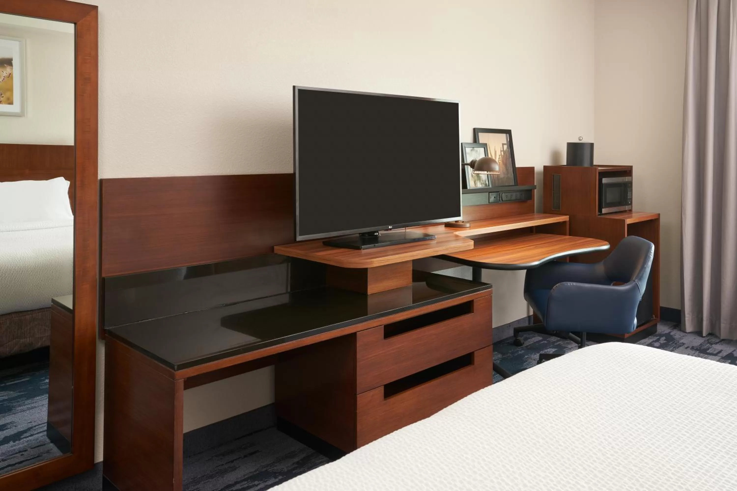 Bed in Fairfield Inn & Suites by Marriott Orlando International Drive/Convention Center