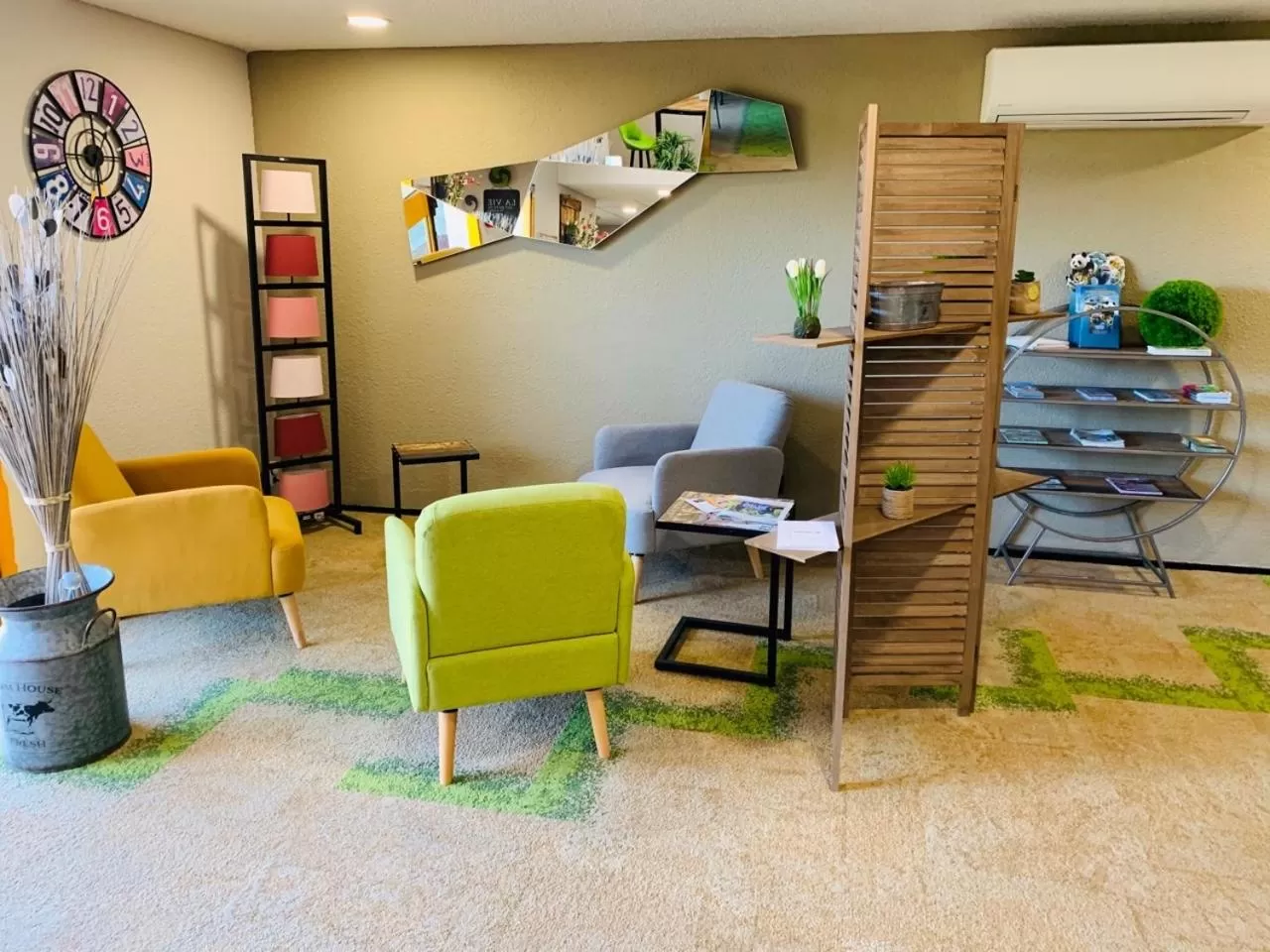 Living room in Hôtel The Originals Access, Bourges Nord Saint-Doulchard