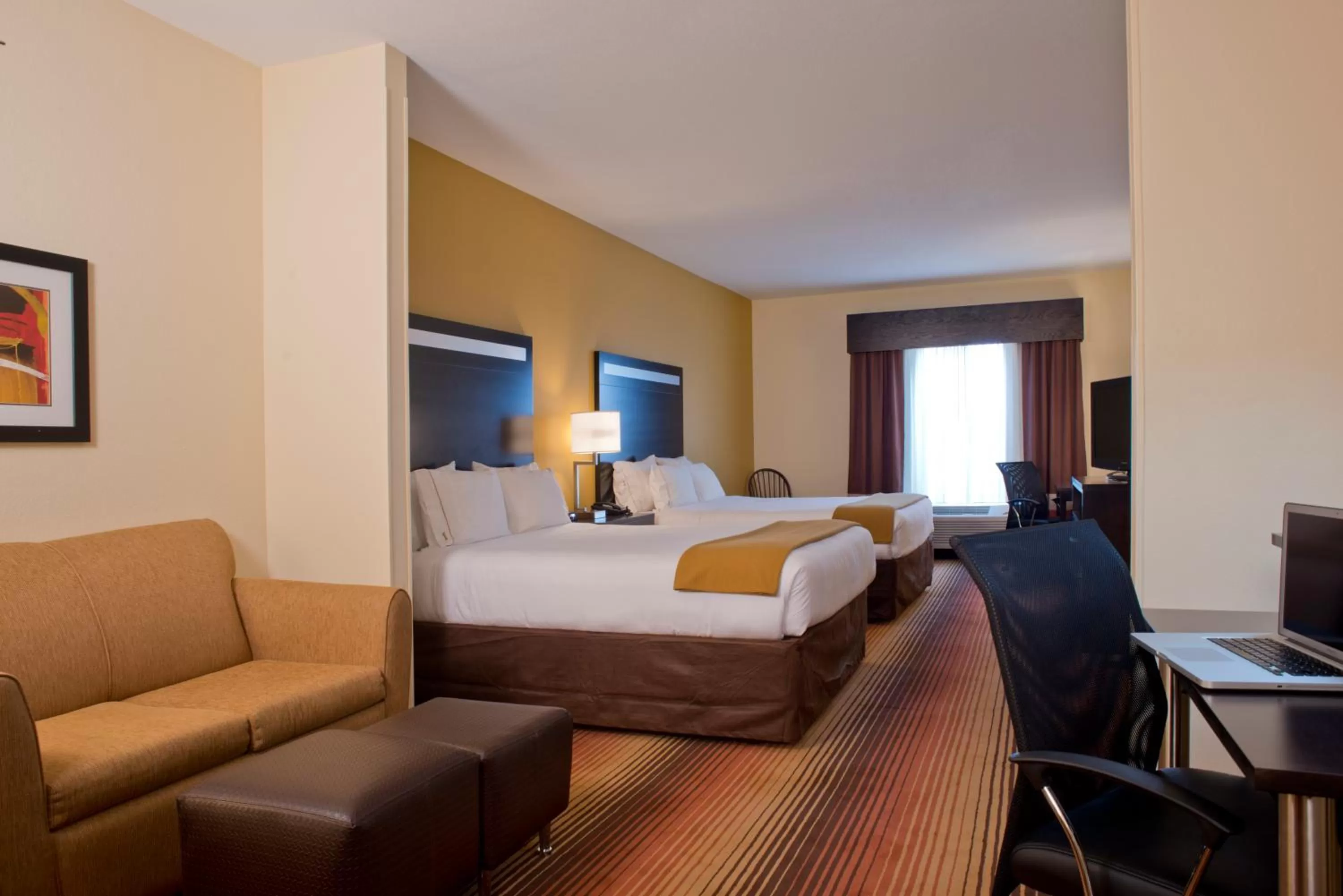 Bed in Holiday Inn Express Hotel & Suites Prattville South by IHG