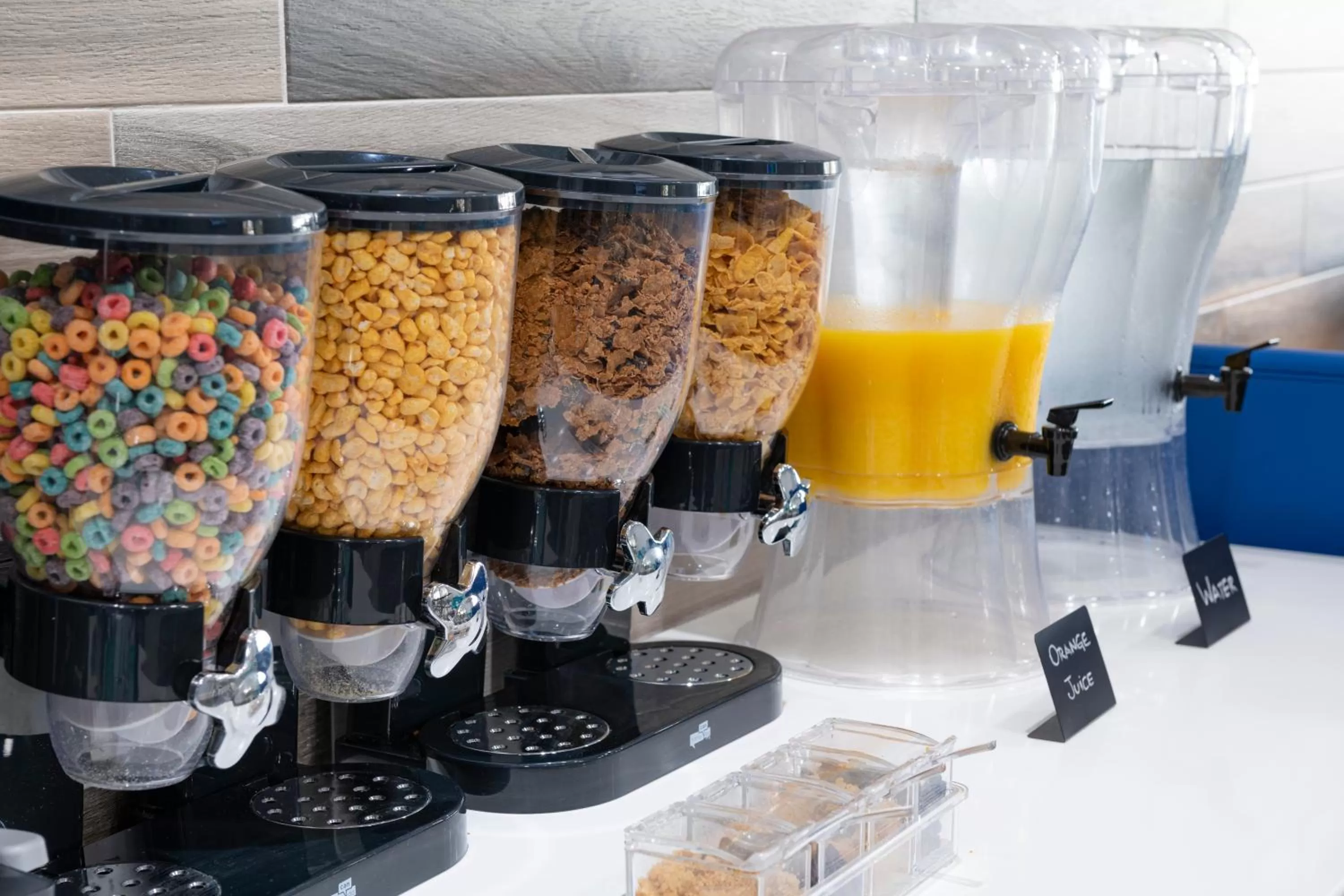 Food and drinks in Hotel Monreale Express International Drive Orlando