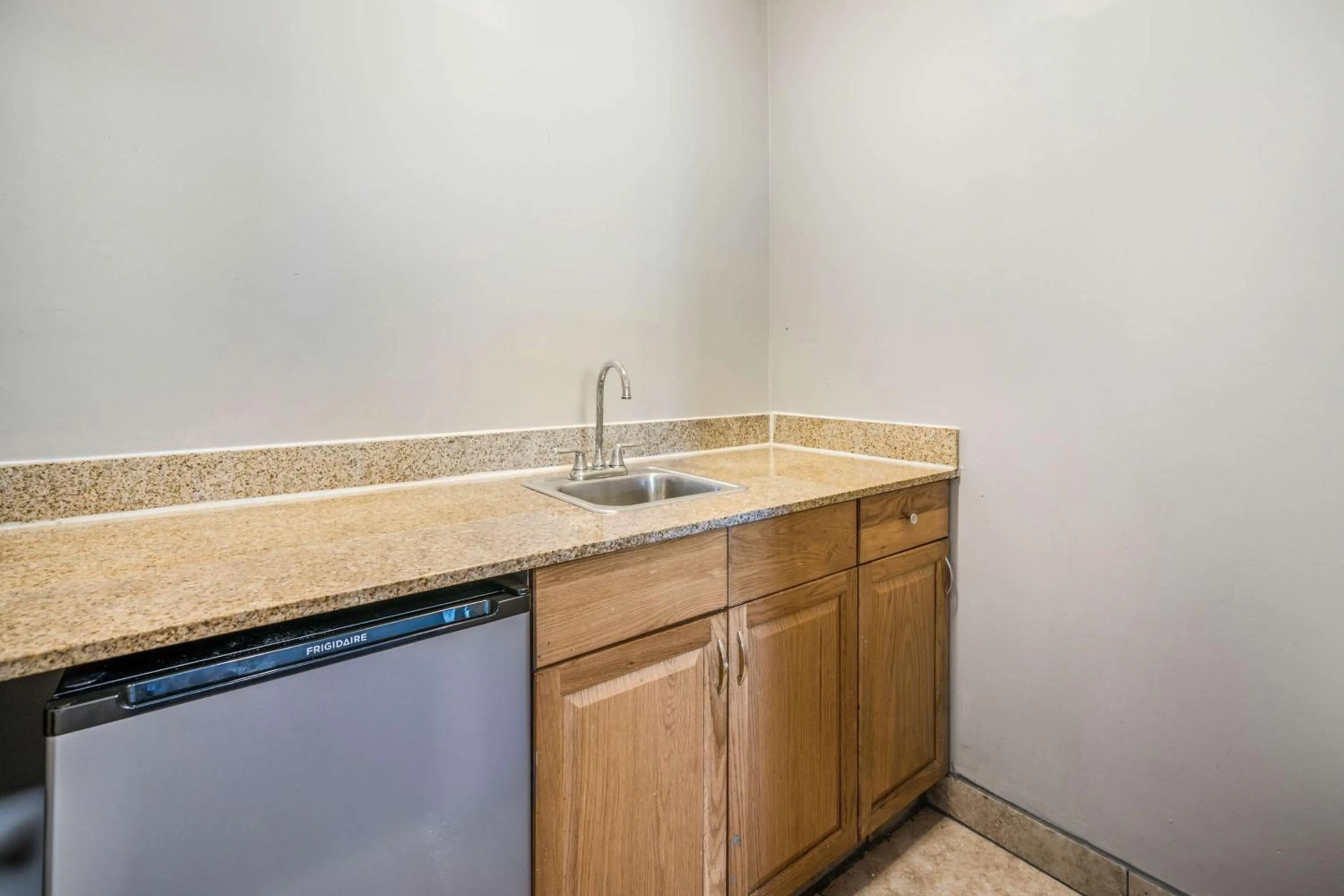 Photo of the whole room in Motel 6-Toms River, NJ