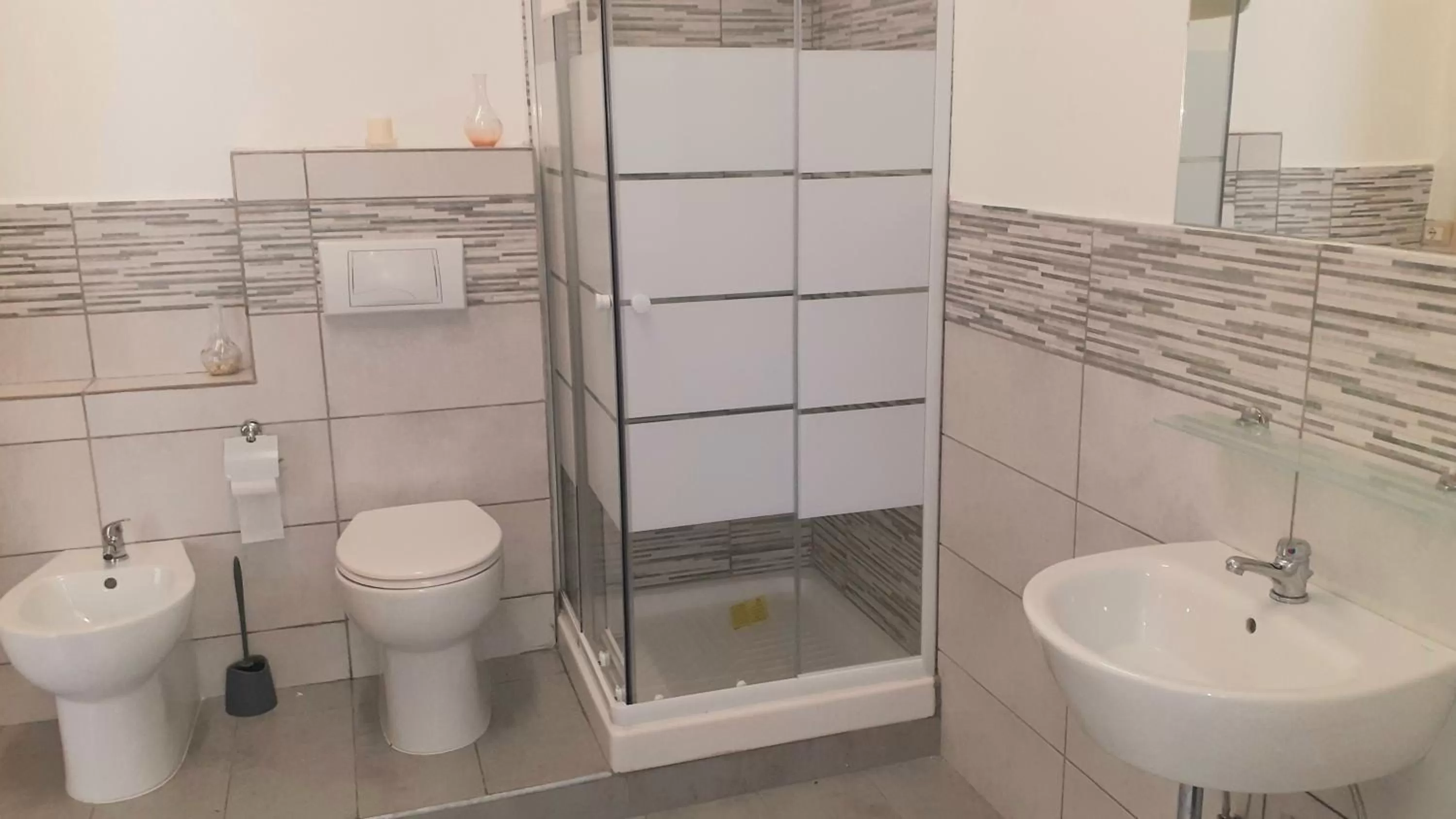 Bathroom in Bed and Books Isabella