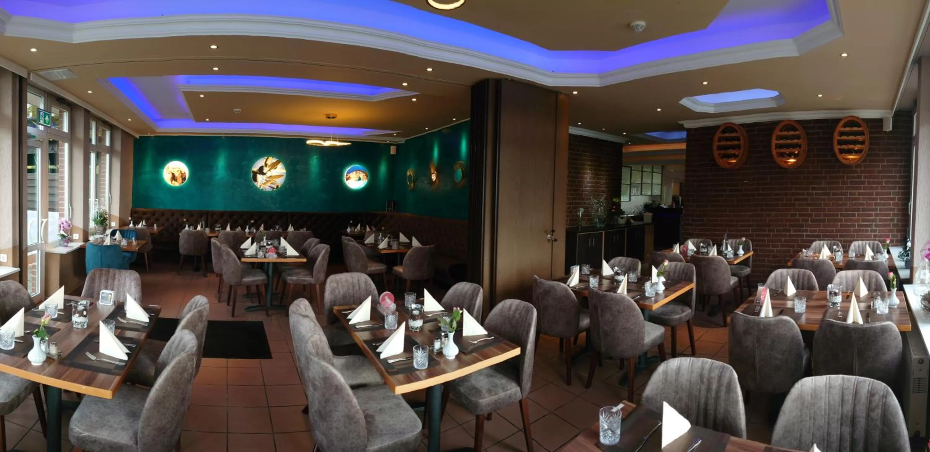 Restaurant/places to eat in Achilleon III