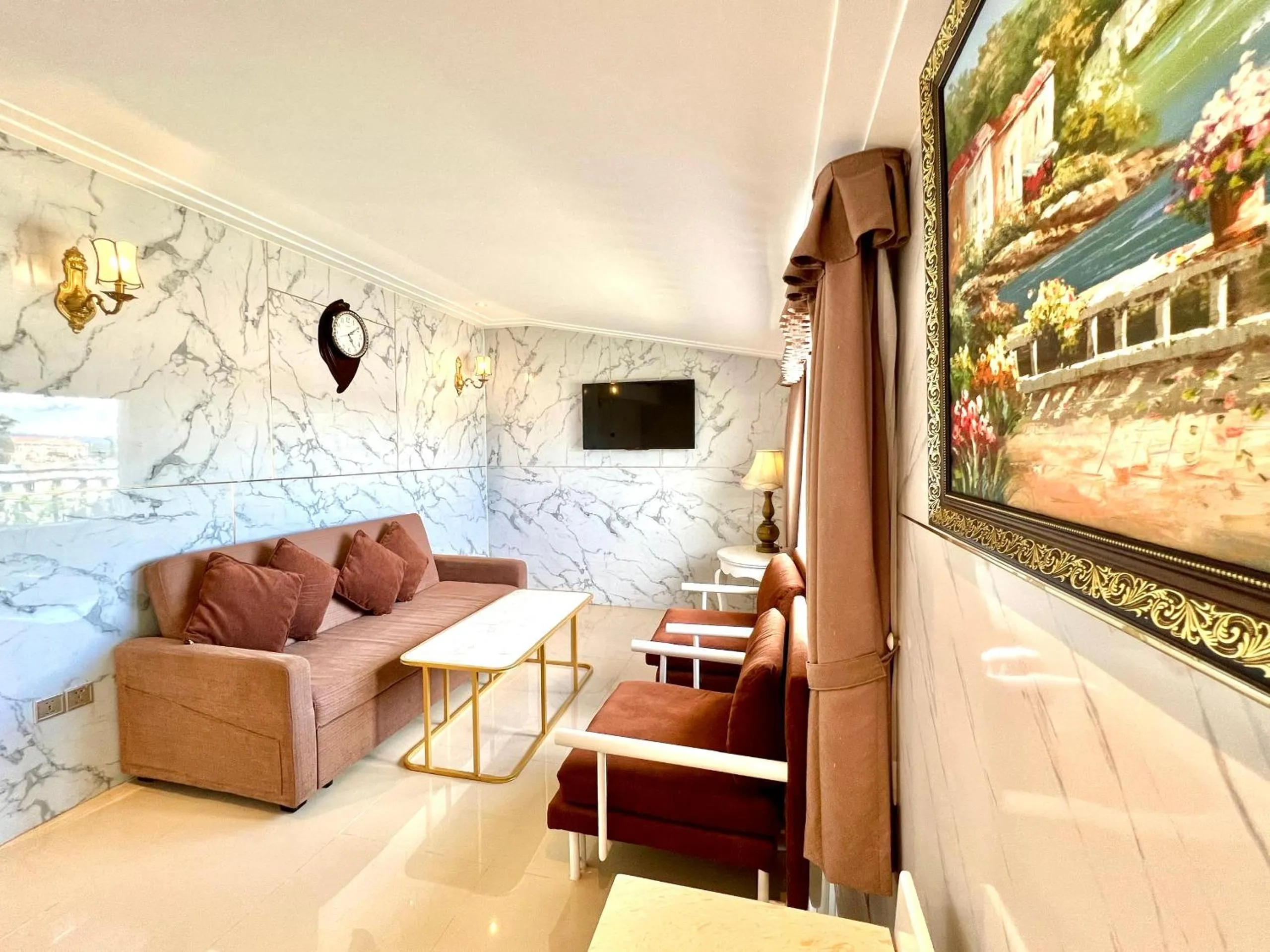 Suite Double Room in Tulip Hotel 3