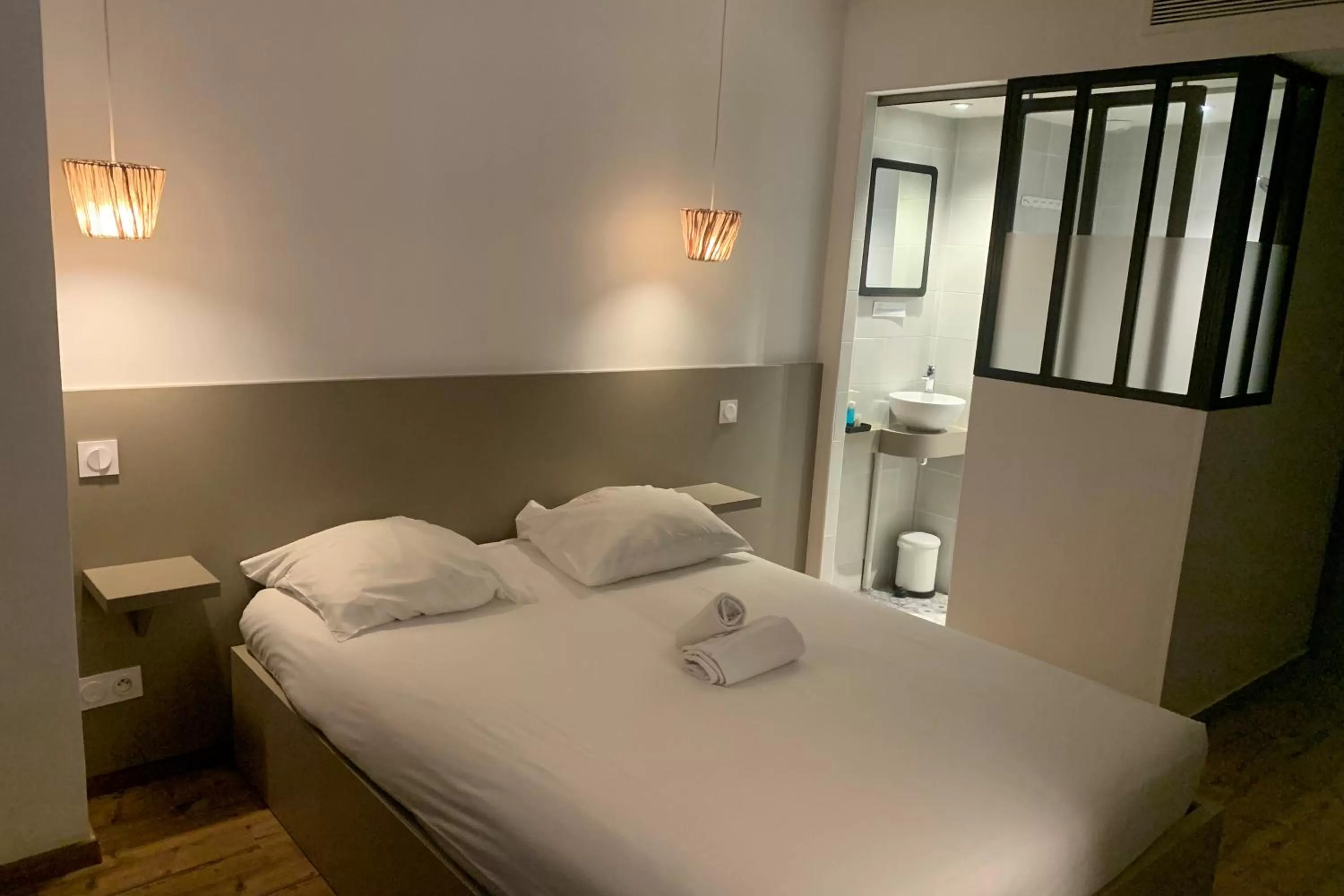 Bed in Hôtel Saint Roch Montpellier Centre