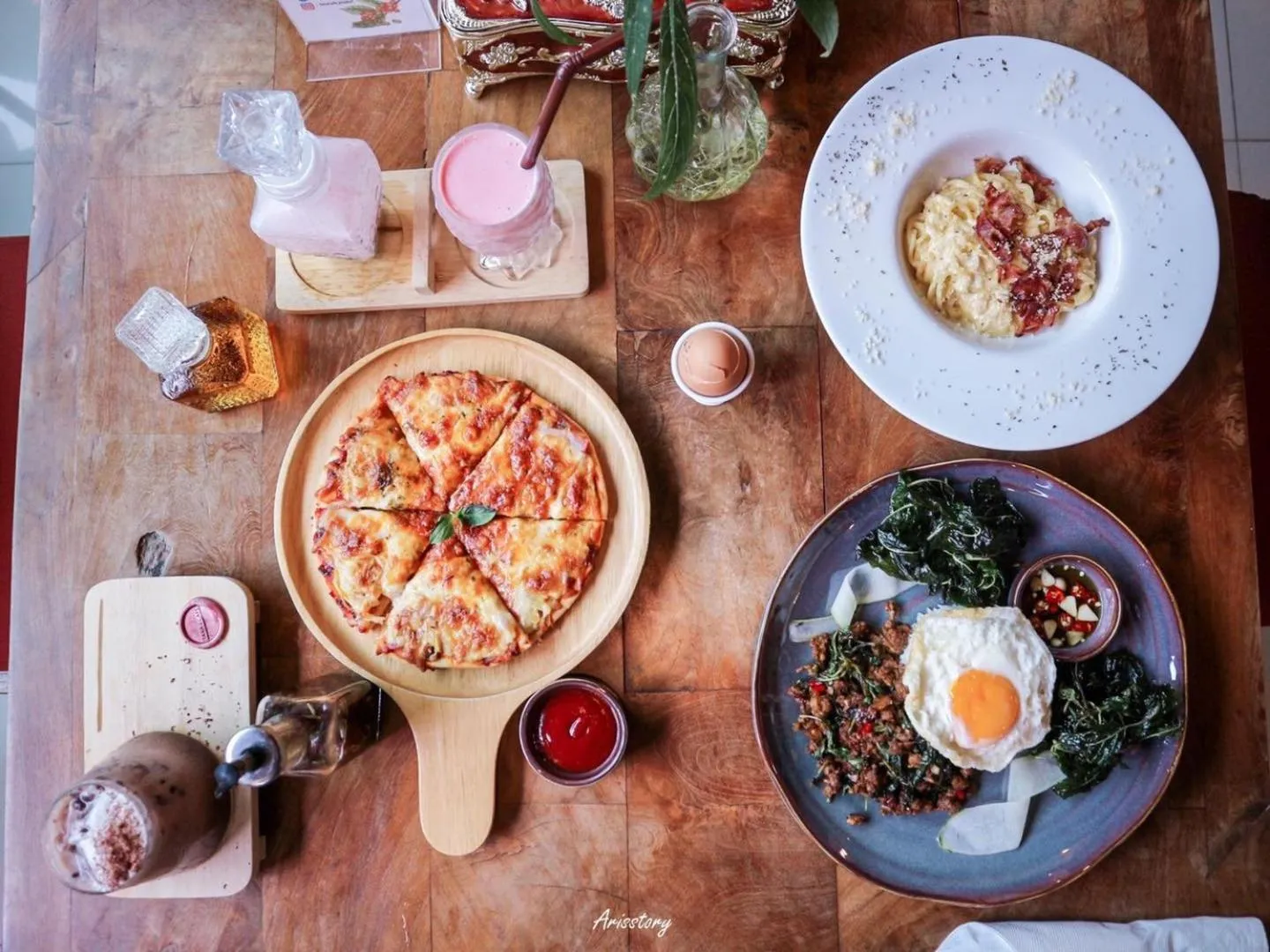 Restaurant/places to eat in Navatara Phuket Resort