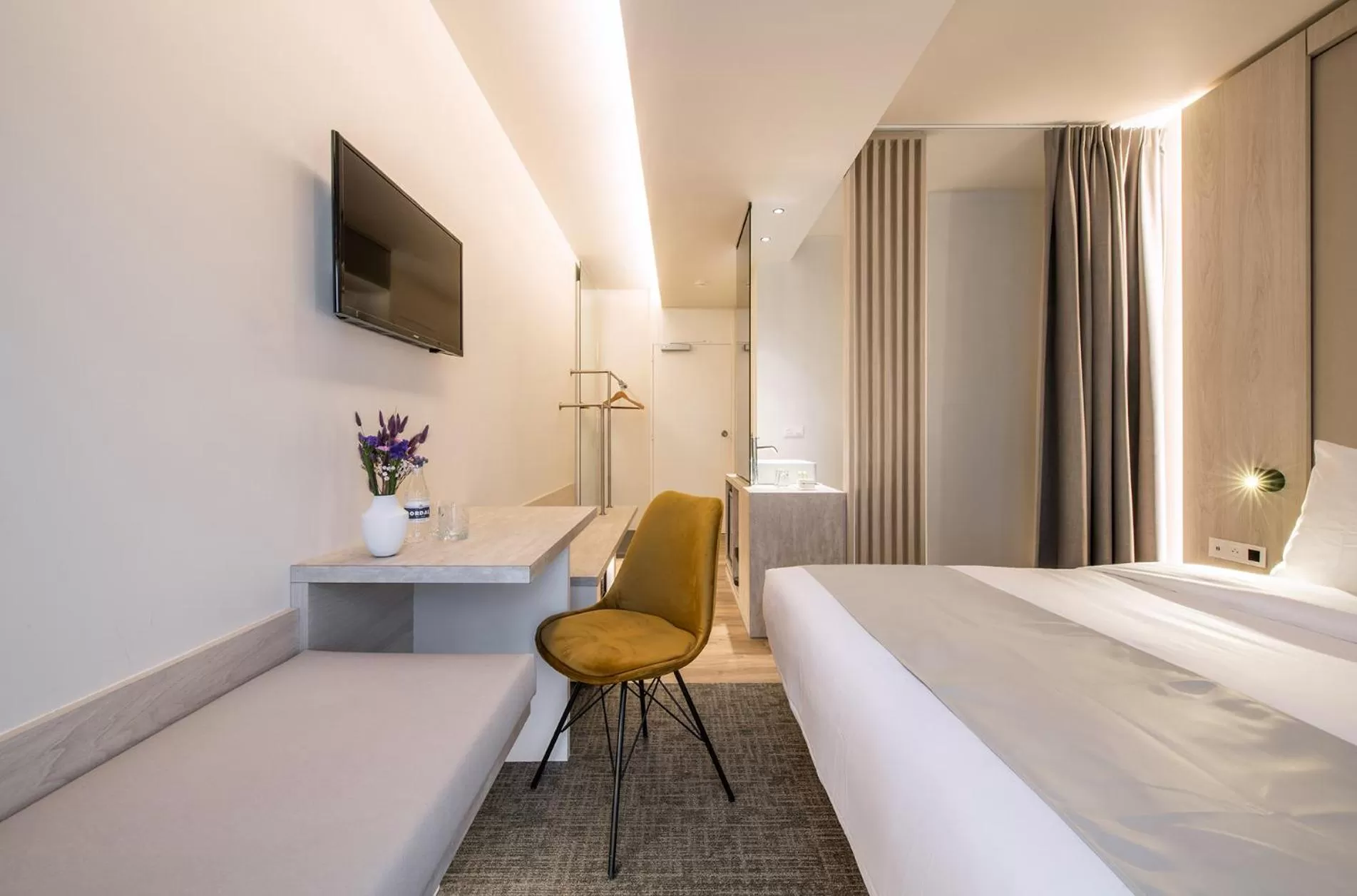 Photo of the whole room, Bed in Begijnhof Hotel