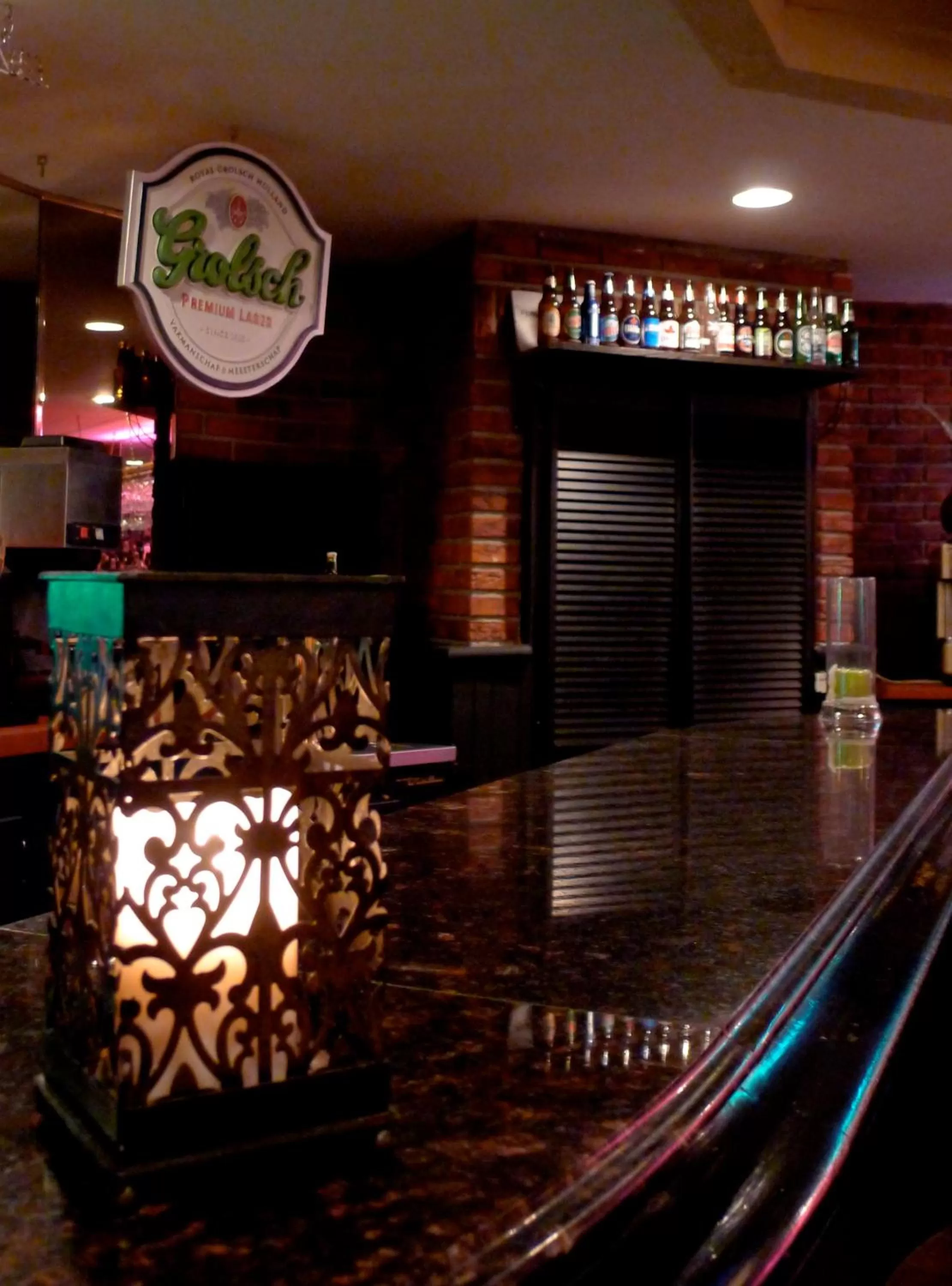 Restaurant/places to eat in Armon Plaza Montreal Airpt, Trademark Collection by Wyndham