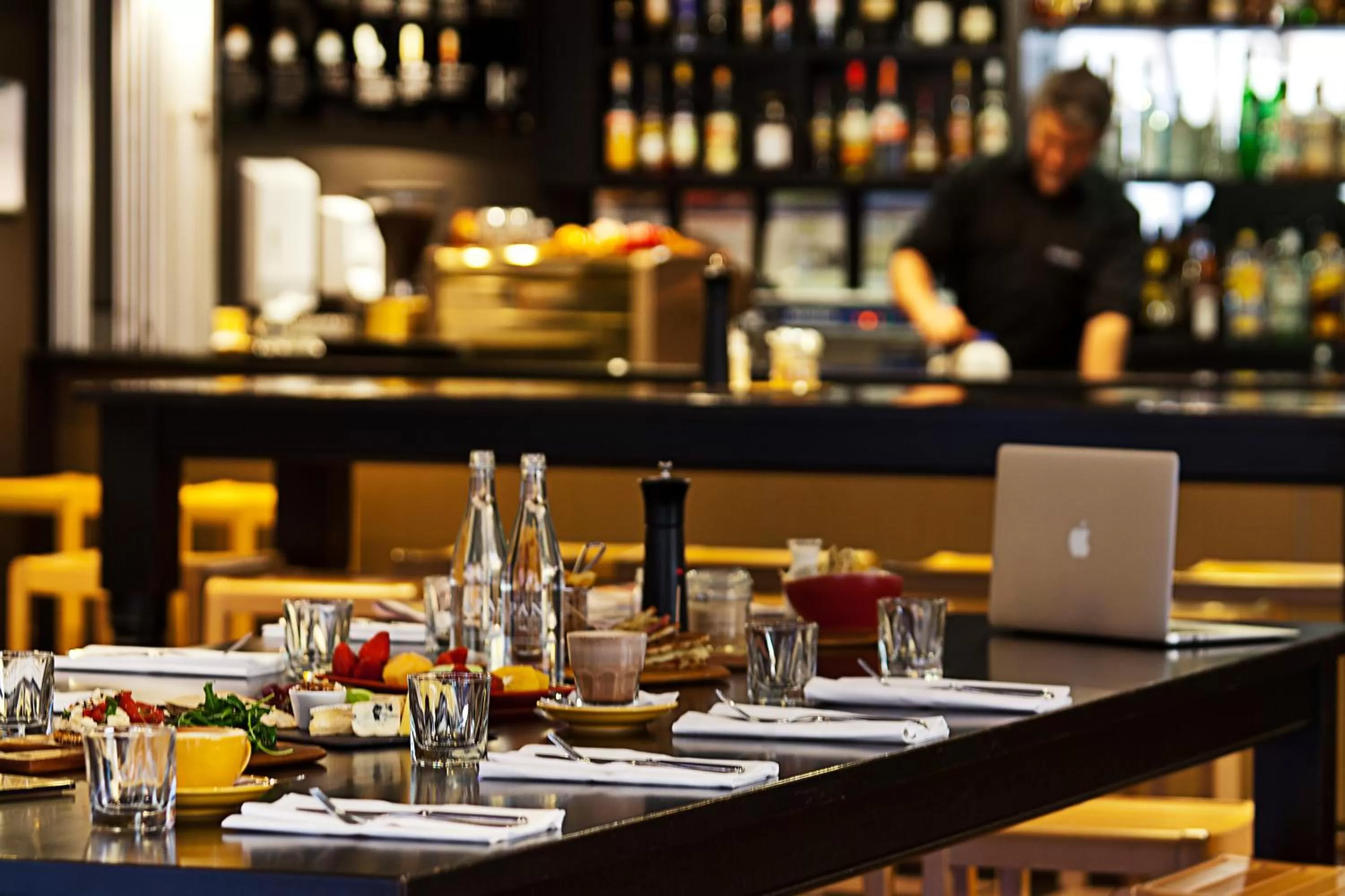 Dining area in Mantra on Little Bourke Melbourne