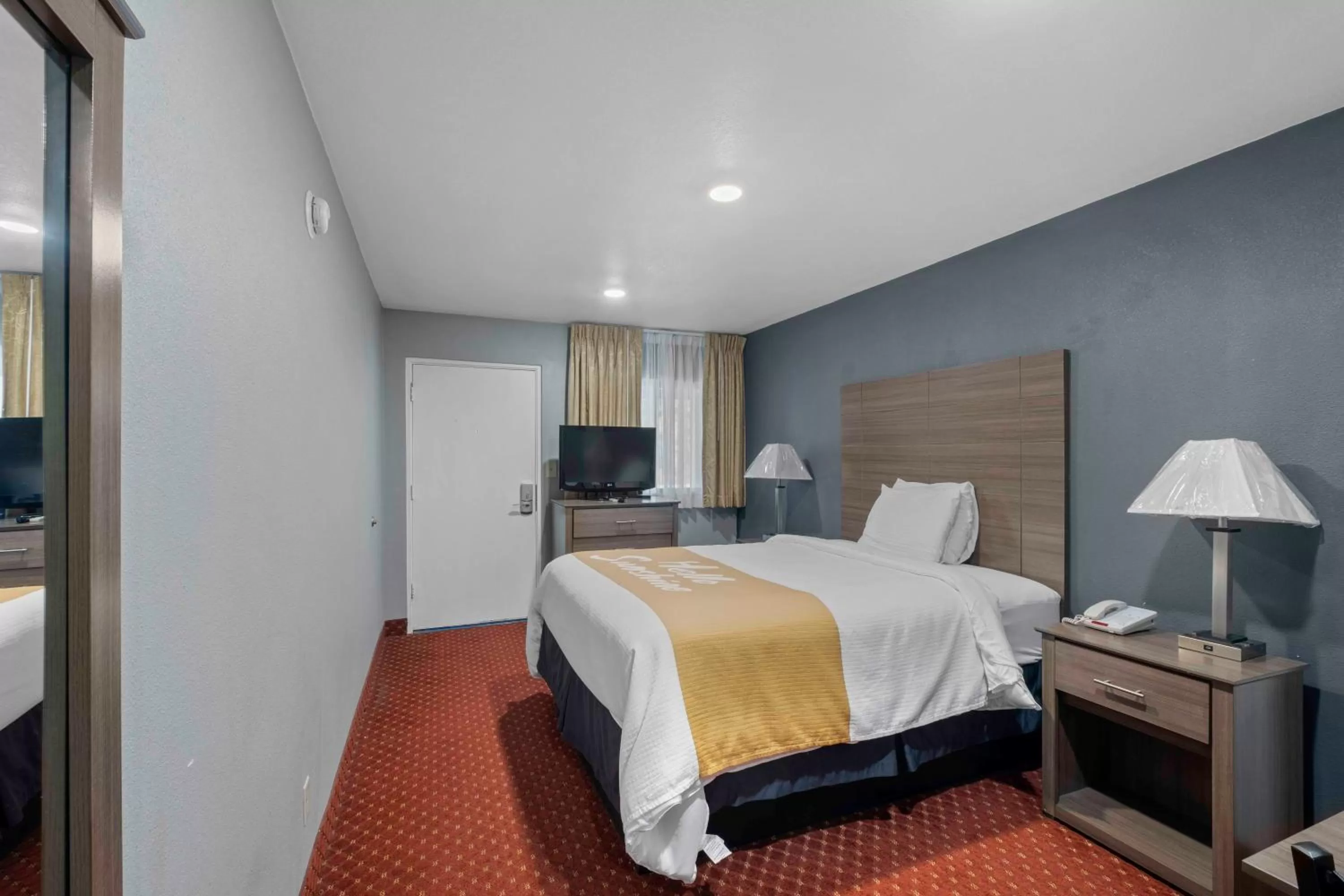 Photo of the whole room, Bed in Budget Lodge