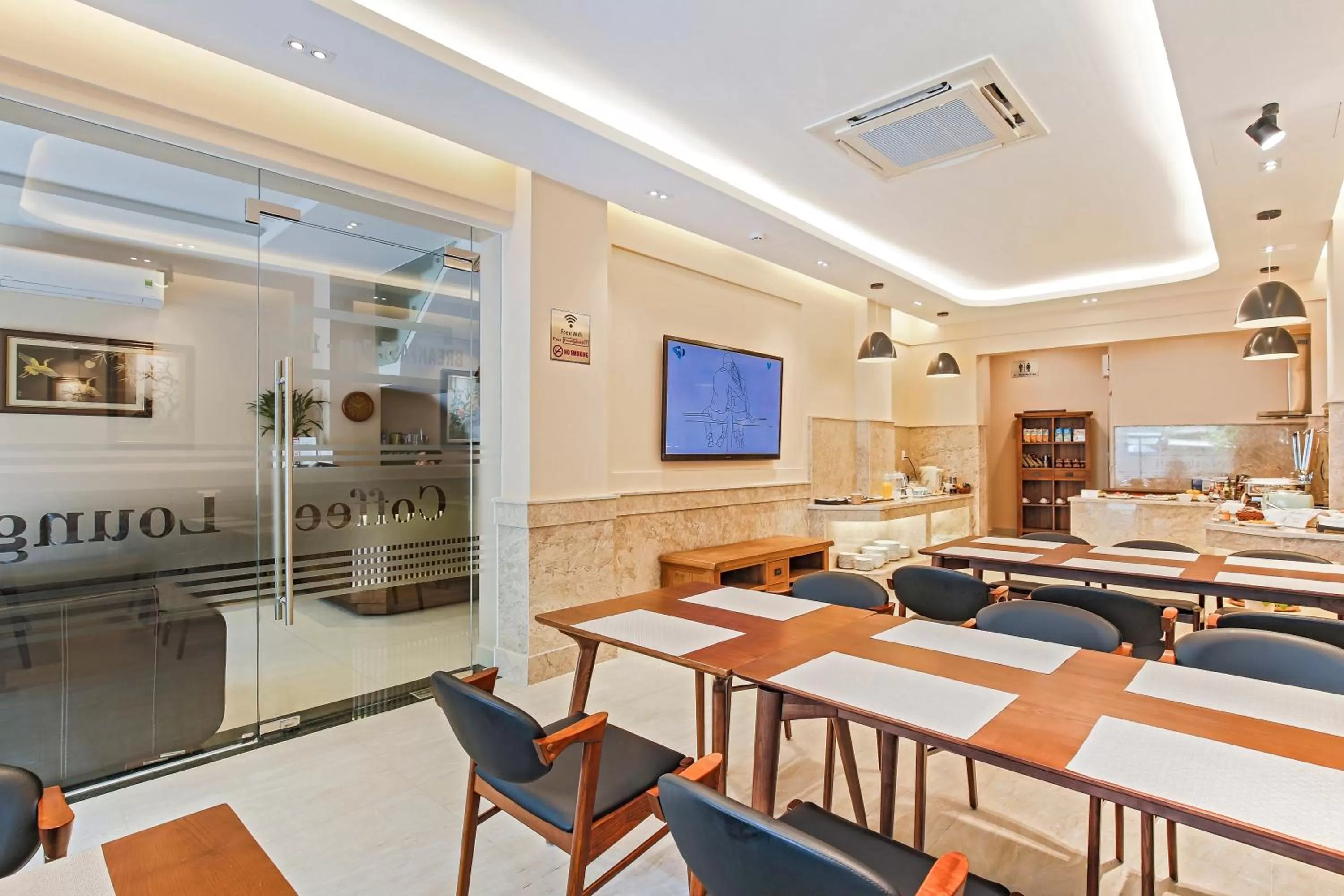 Restaurant/places to eat in Hoang Lan Hotel