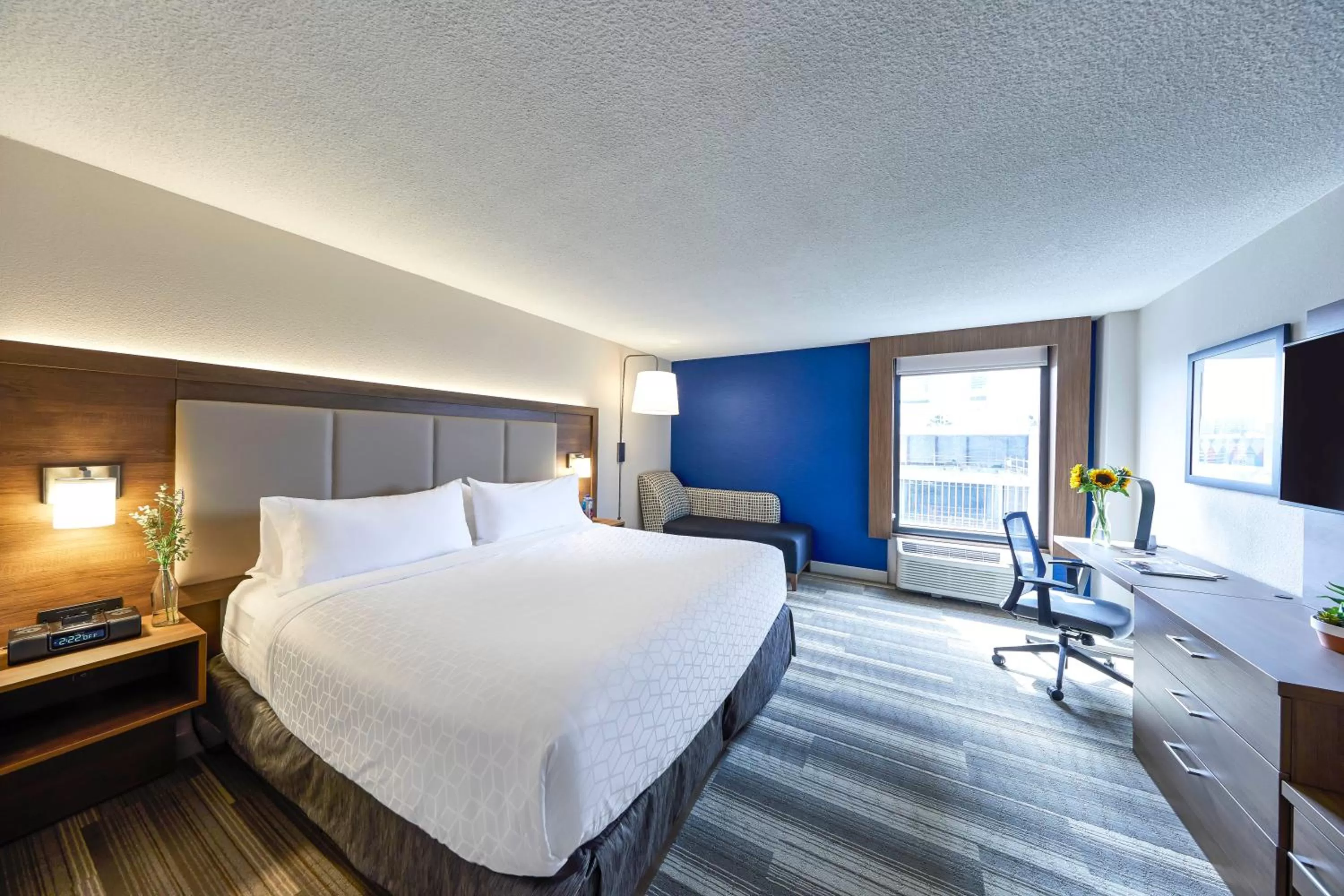 Bedroom, Bed in Holiday Inn Express Nashville-Downtown - Broadway by IHG