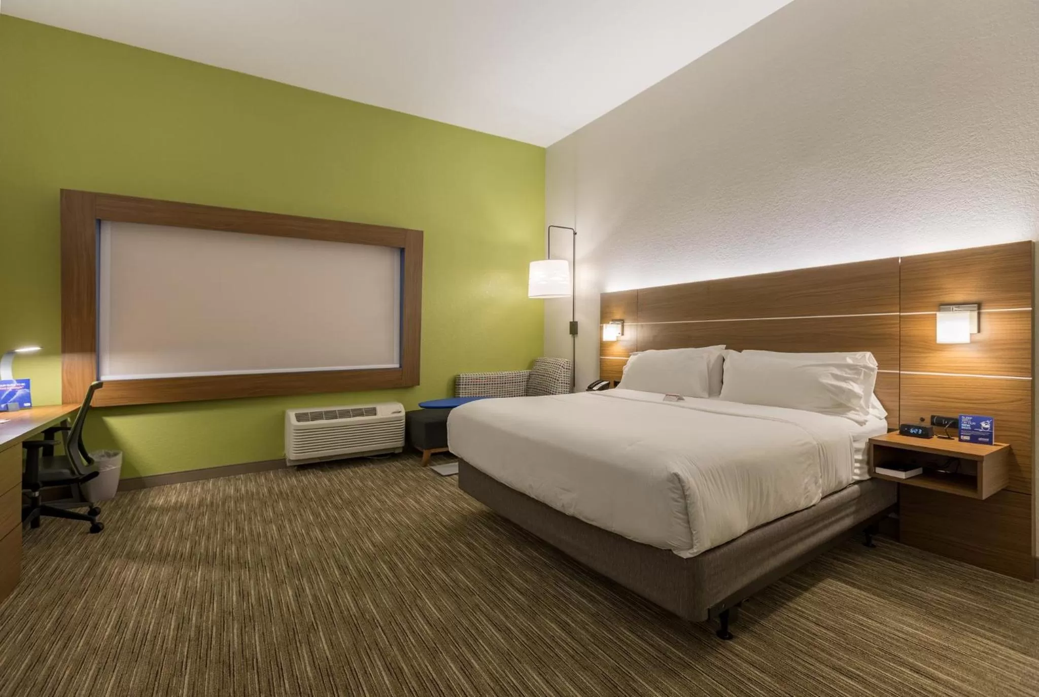 Photo of the whole room, Bed in Holiday Inn Express & Suites - San Marcos South by IHG