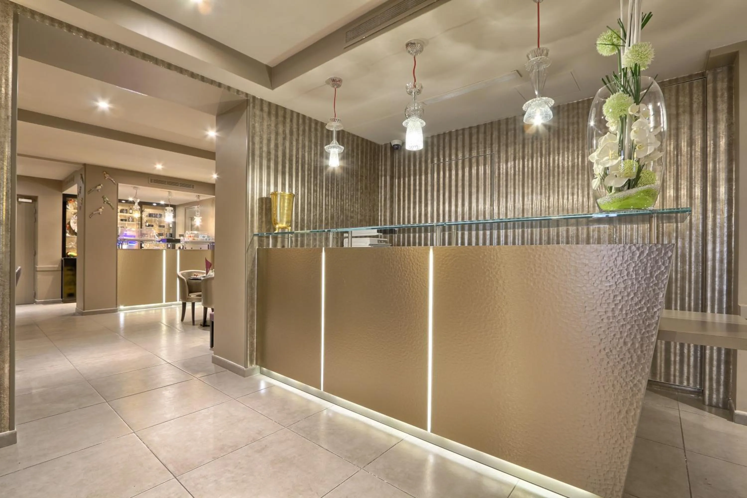 Lobby or reception in Hôtel Mondial