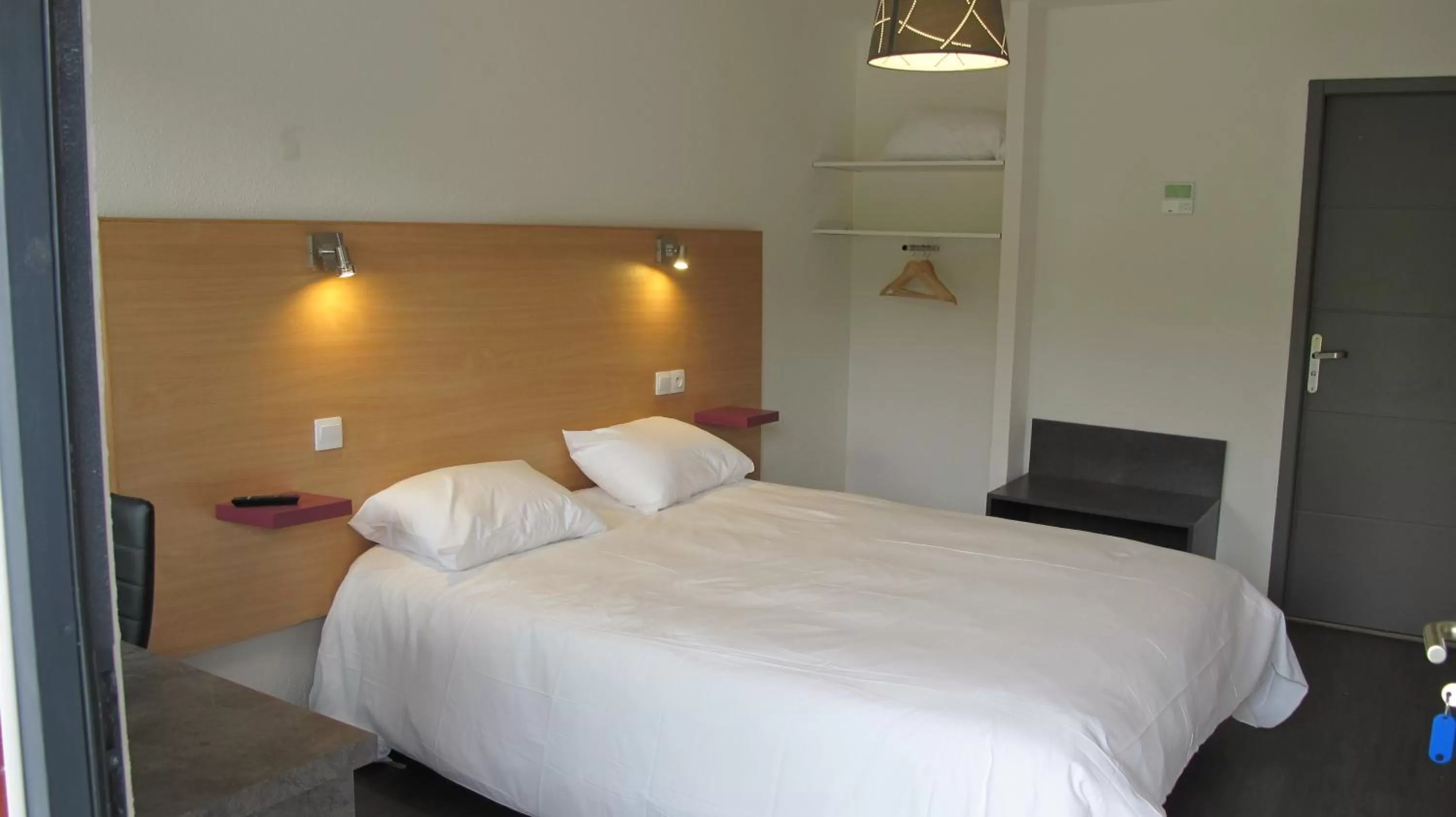 Bed in Hôtel Le 15 Périgueux