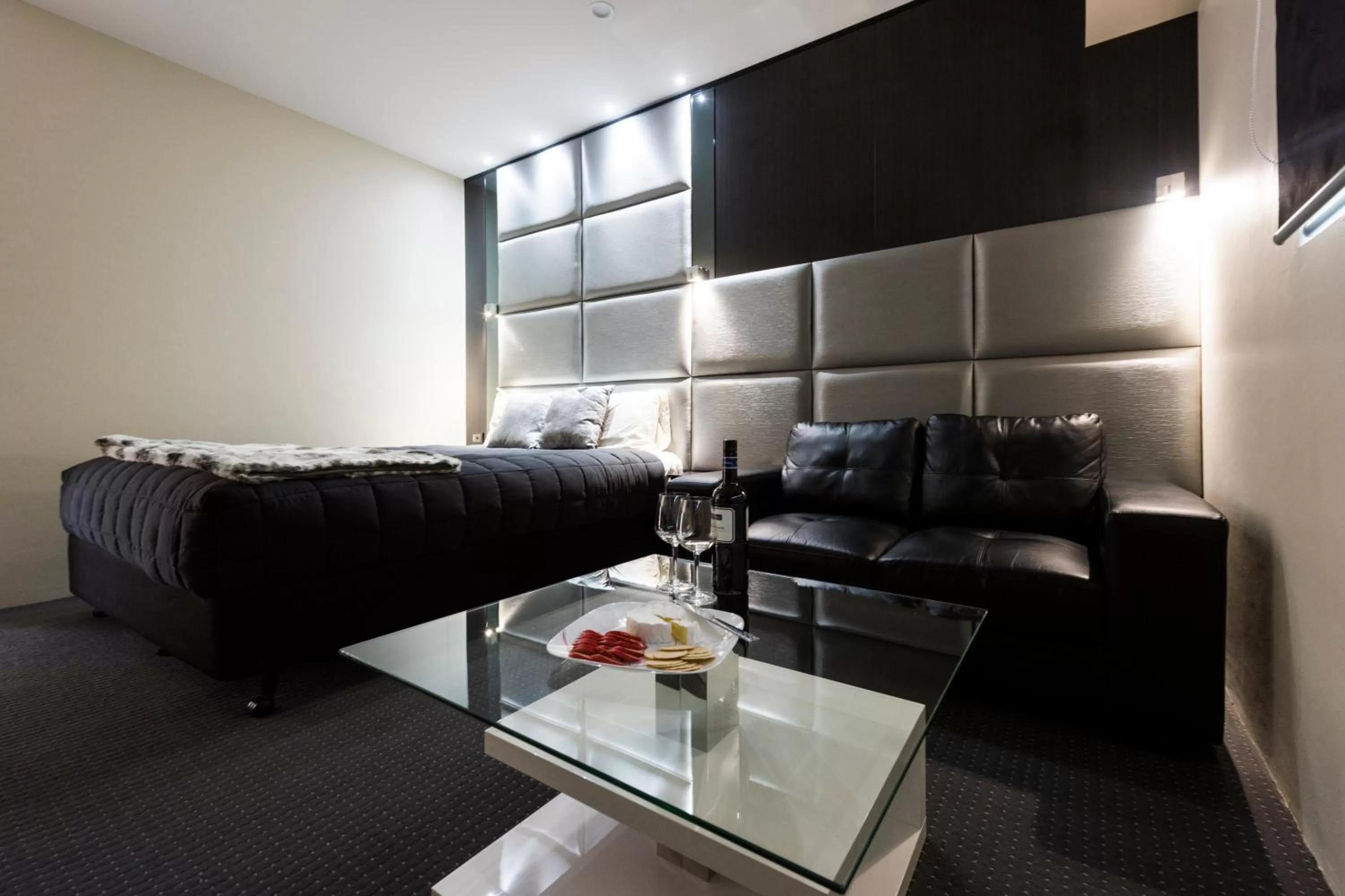 Living room in Abbey Motor Inn