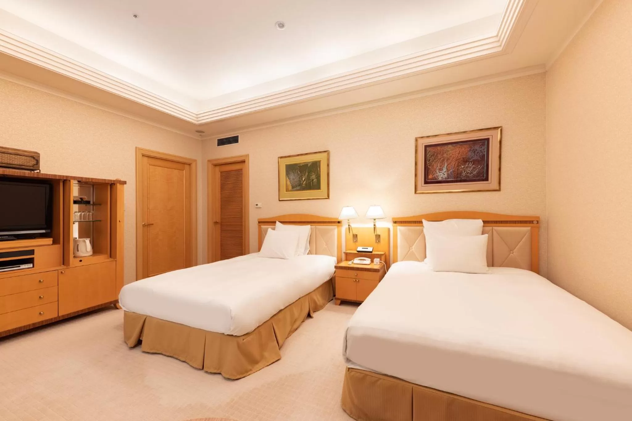 Photo of the whole room, Bed in ANA Crowne Plaza Toyama by IHG