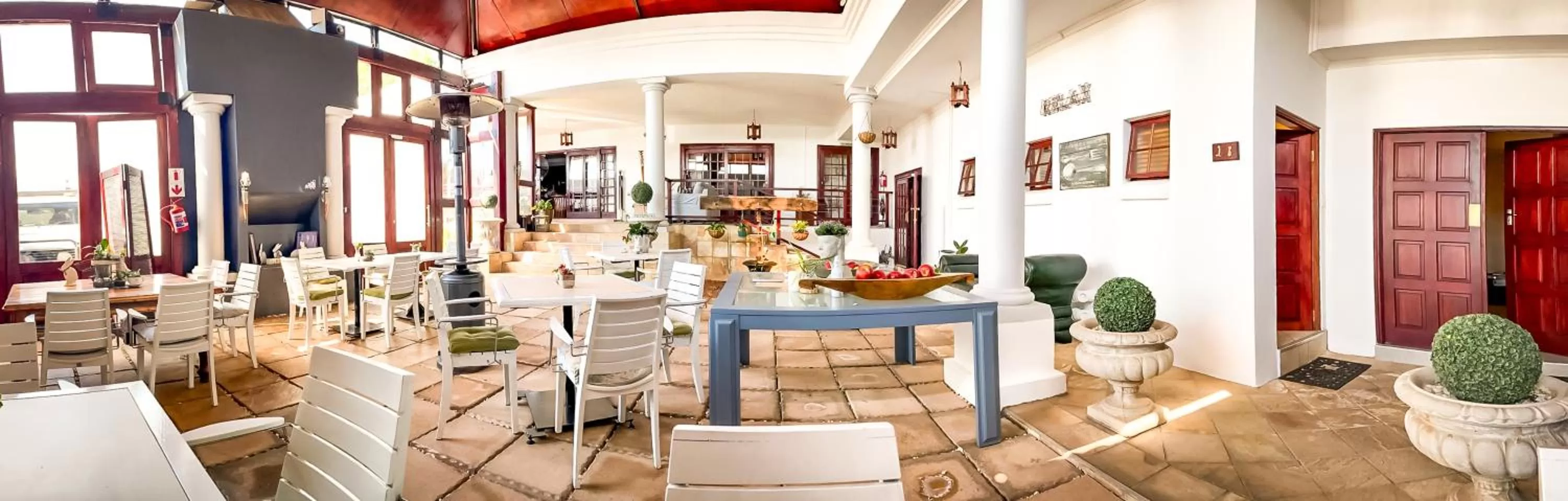 Restaurant/places to eat in Spacube Luxury Suites and Spa