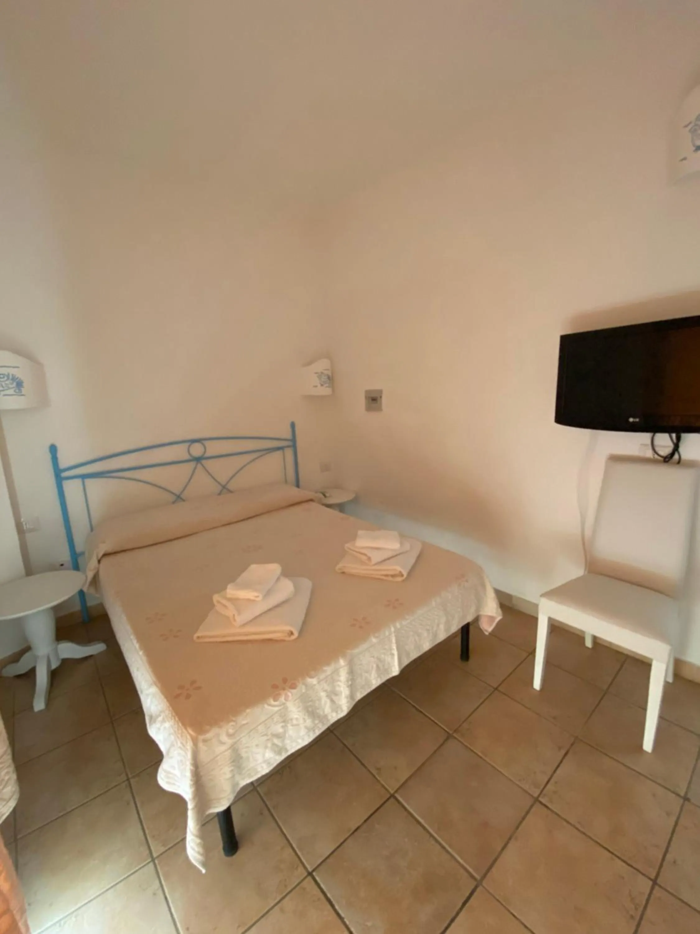 Bedroom, Bed in Palau City Hotel