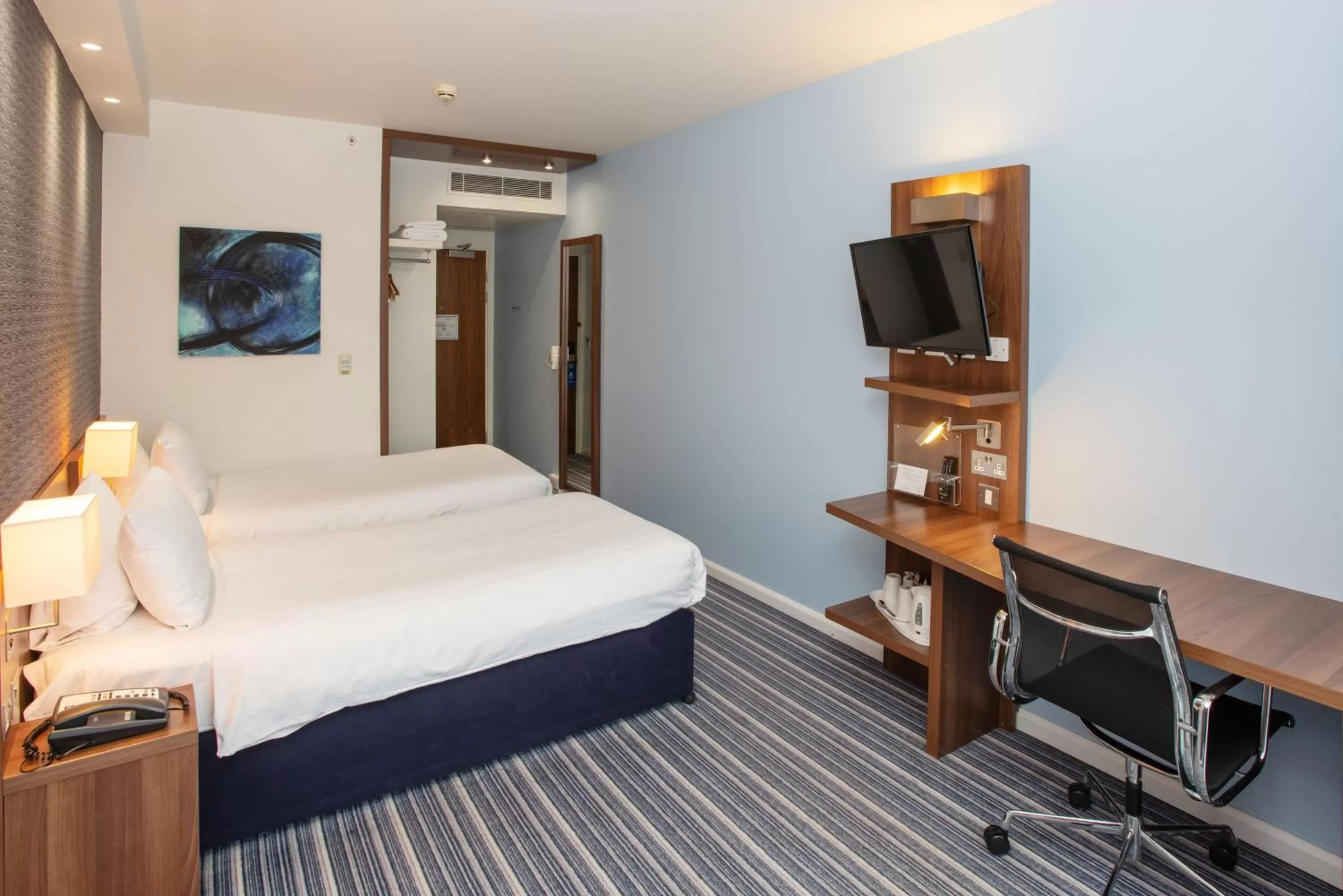 Photo of the whole room, Bed in Holiday Inn Express Manchester City Centre Arena by IHG