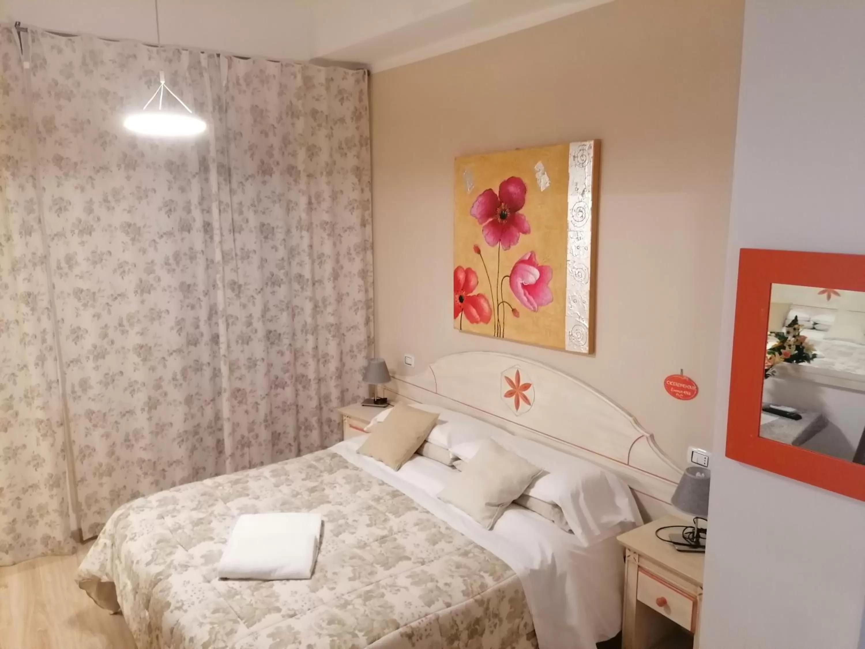 Photo of the whole room, Bed in Cicerone Guest House