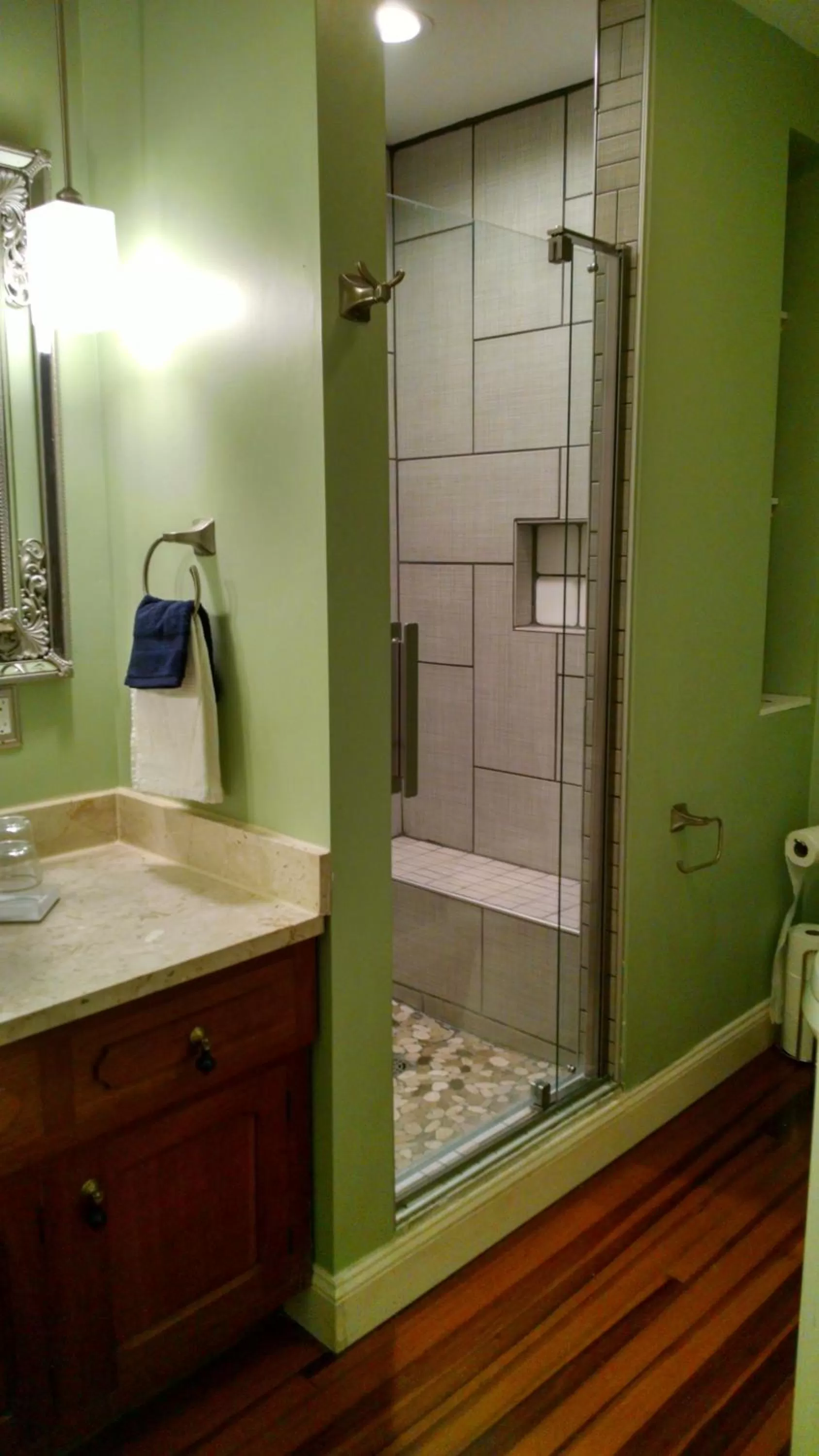 Bathroom in Georges on York B&B