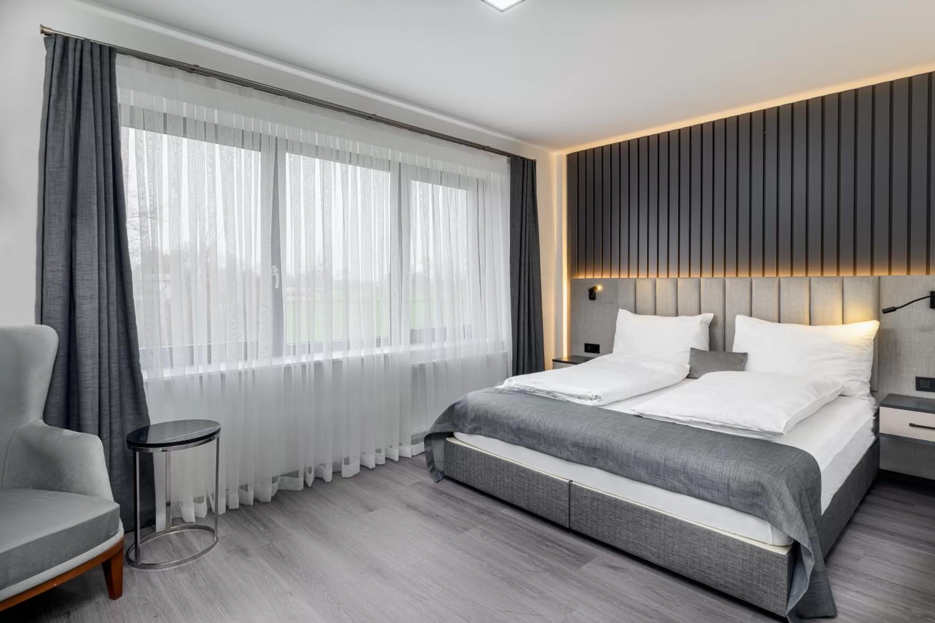 Bed in PARKHOTEL BRAUNAU - 24 Stunden Self Check-IN